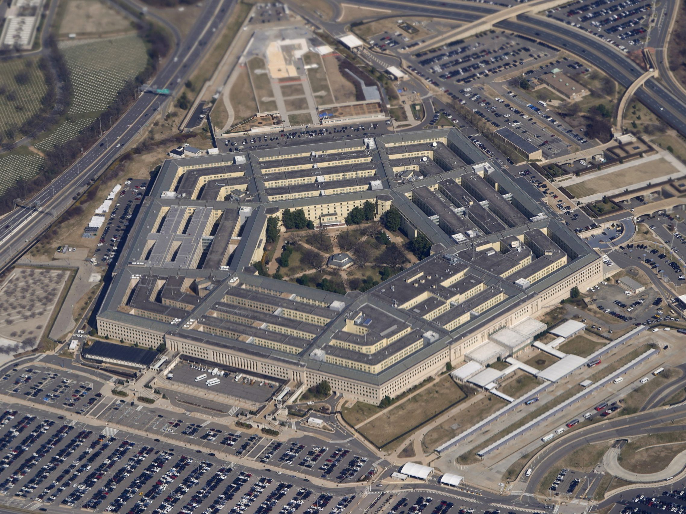 Alien-Besuche auf unserem Planeten? Laut Pentagon (im Bild) keine Beweise. Alien-Besuche auf unserem Planeten? Laut Pentagon (im Bild) keine Beweise.