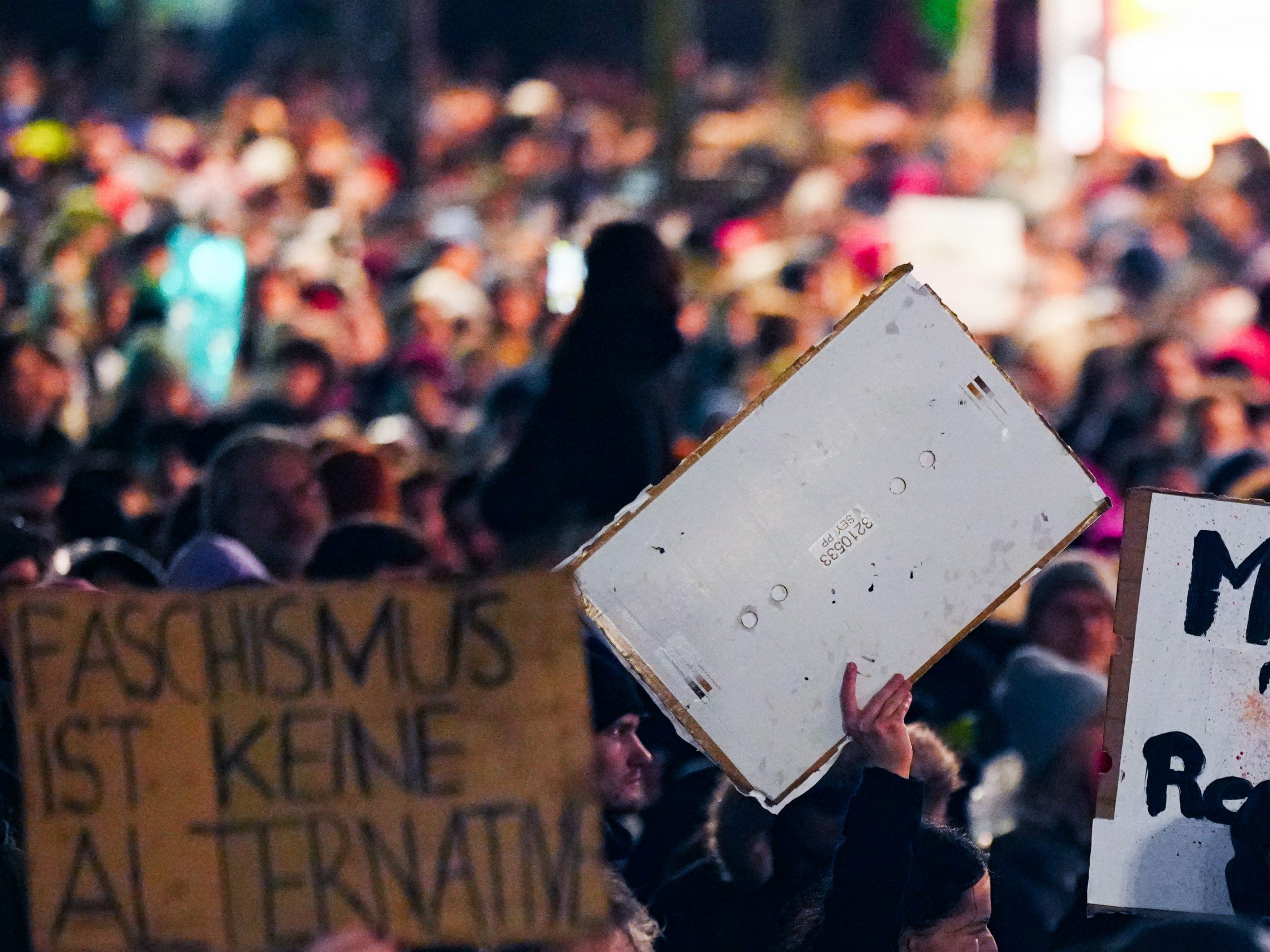 Am 23. März 2024 findet in Wien wieder die Demo "Demokratie verteidigen!" statt. Am 23. März 2024 findet in Wien wieder die Demo "Demokratie verteidigen!" statt.