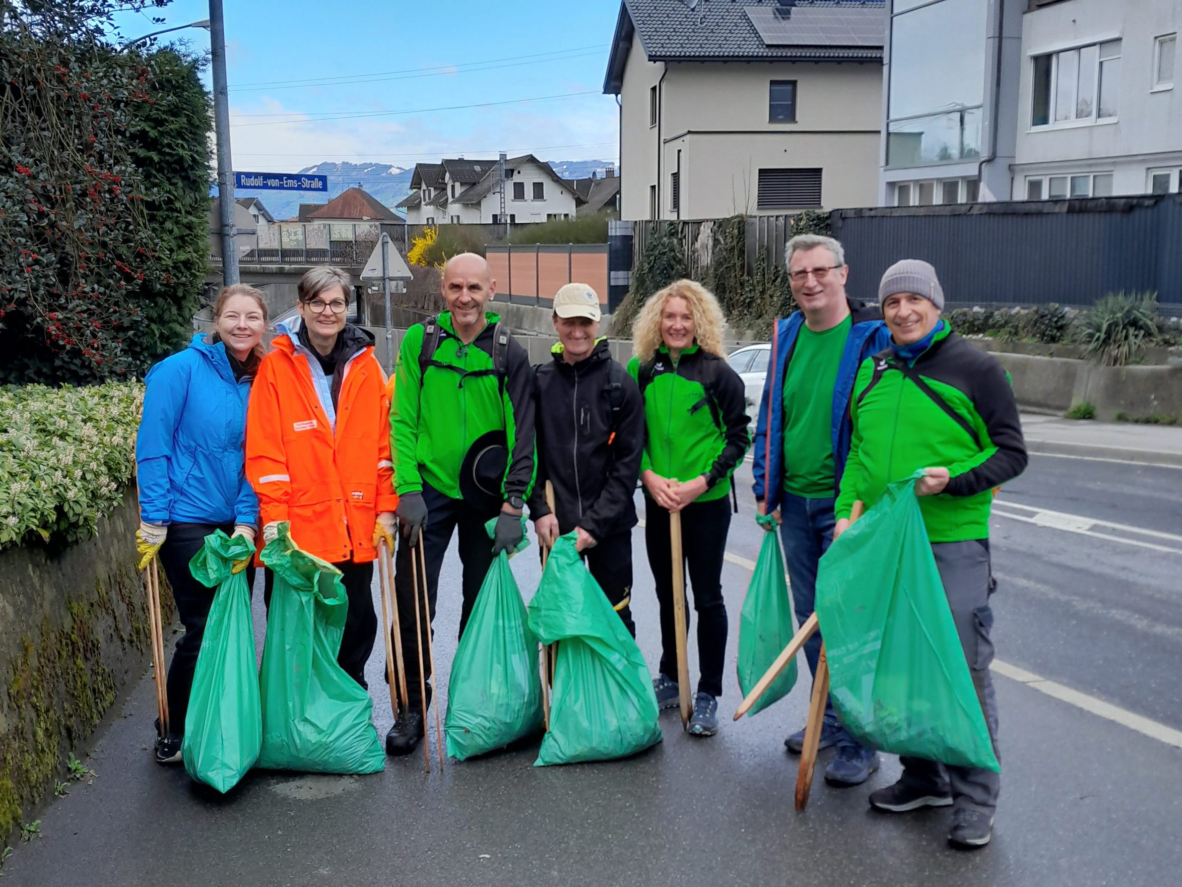 Wir bedanken uns bereits im Voraus für Ihr Engagement und Ihre Teilnahme!