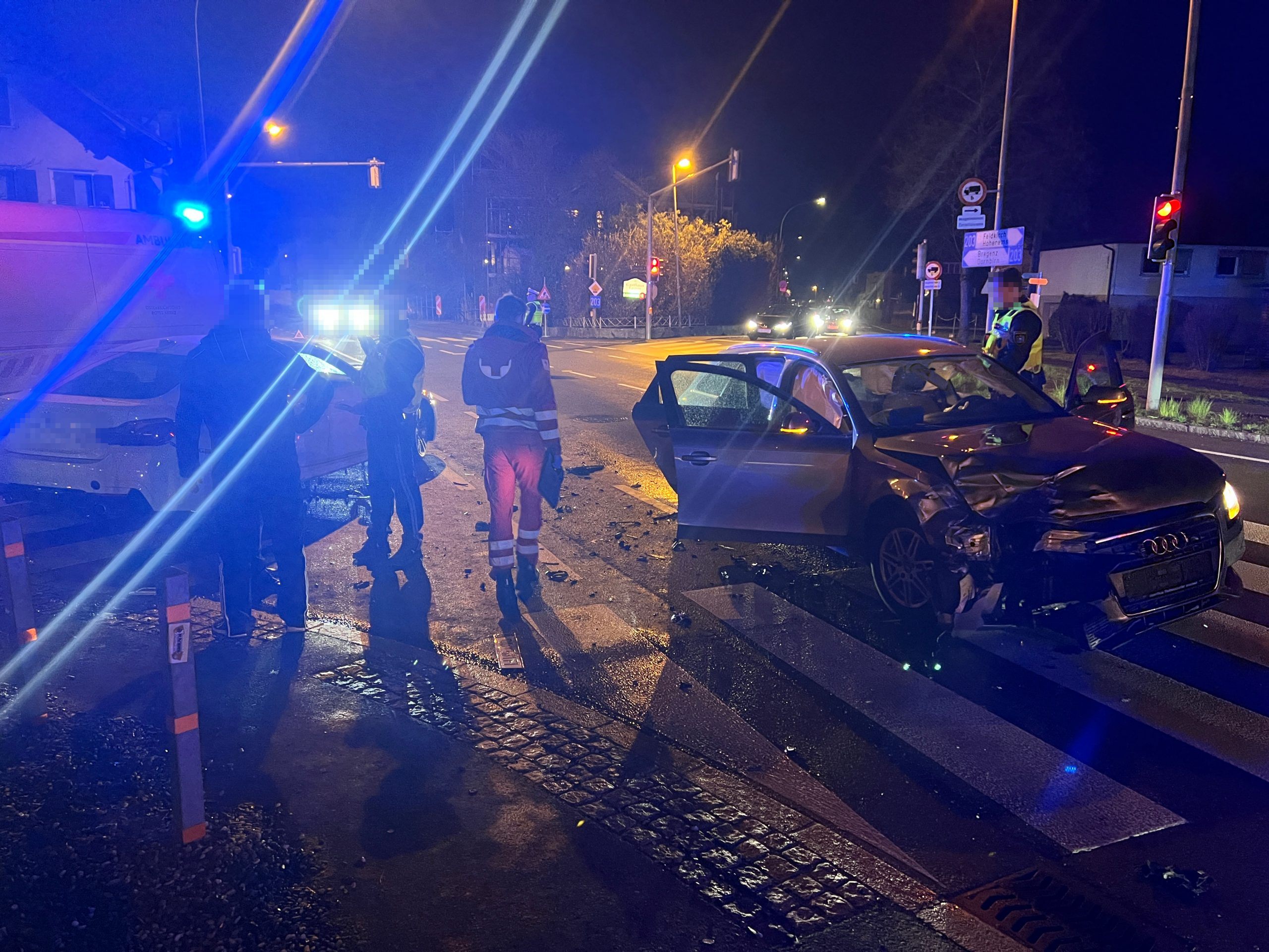 Zwei Pkw waren am Unfall beteiligt. Zwei Pkw waren am Unfall beteiligt.