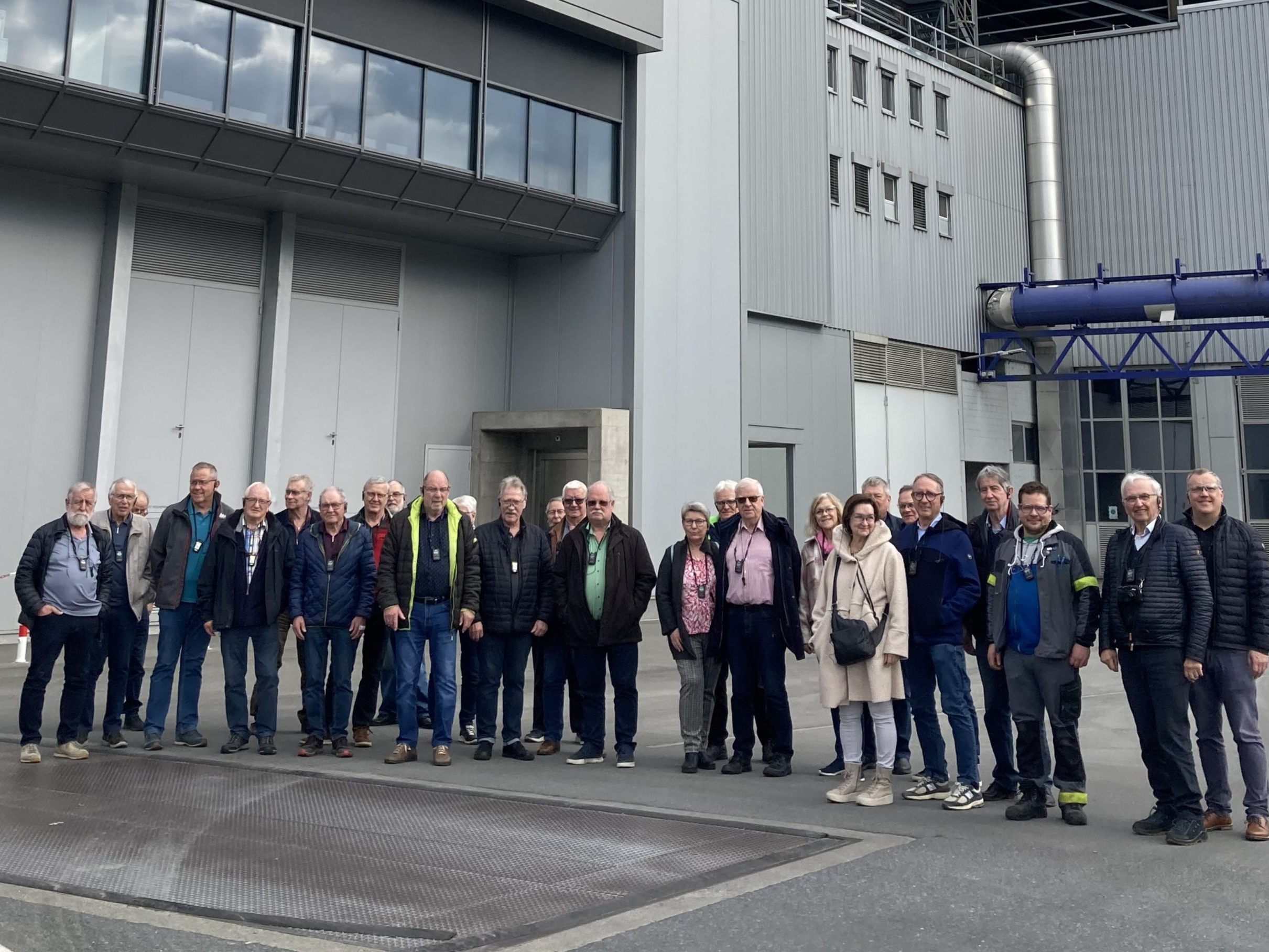Die Mitglieder des Götzner Kameradschaftsbundes zu Besuch bei der Kehrrichtverbrennungsanlage in Buchs.
