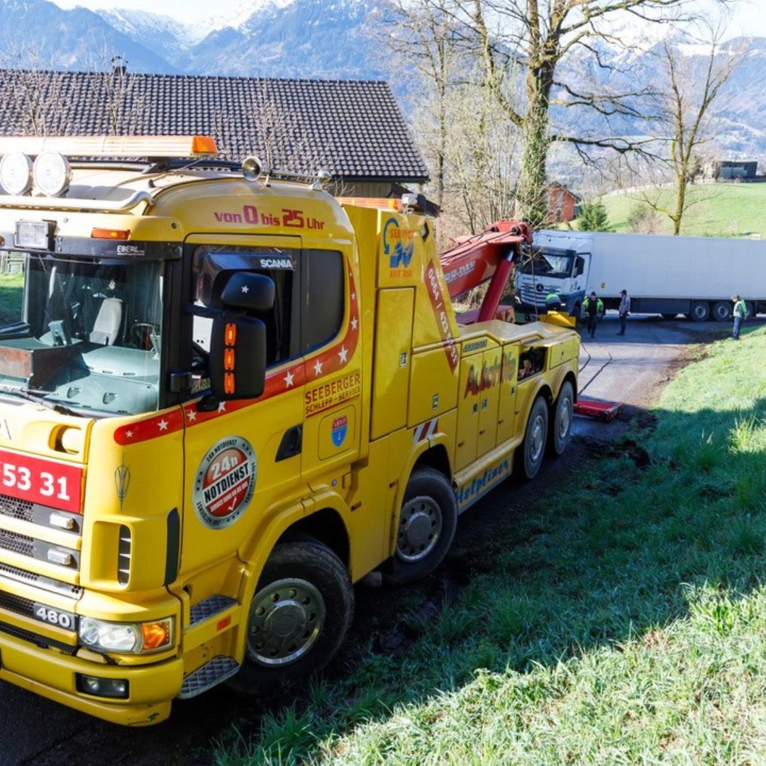 Lkw konnte erst am Folgetag aus der misslichen Lage befreit werden