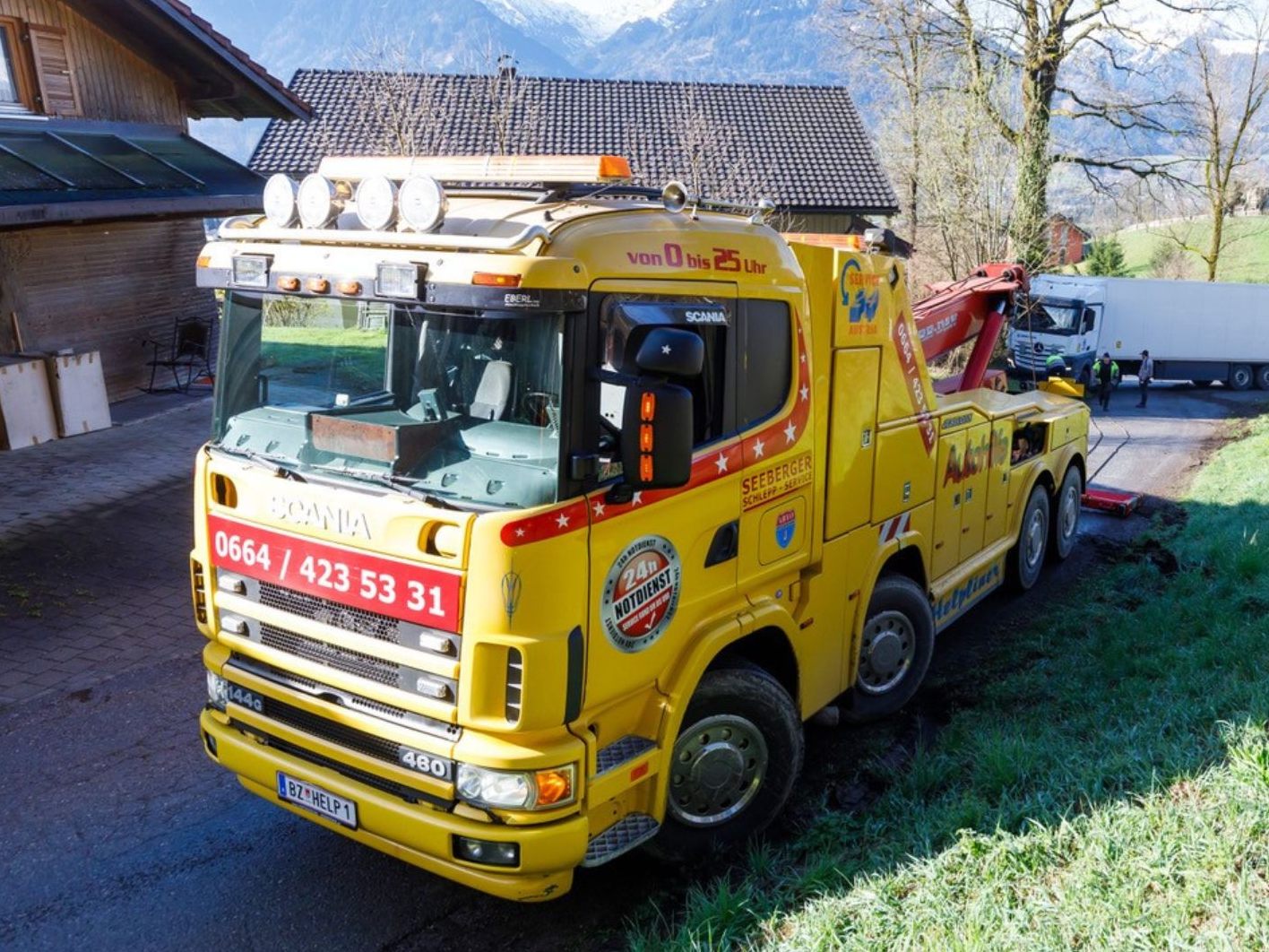 Lkw konnte erst am Folgetag aus der misslichen Lage befreit werden Lkw konnte erst am Folgetag aus der misslichen Lage befreit werden