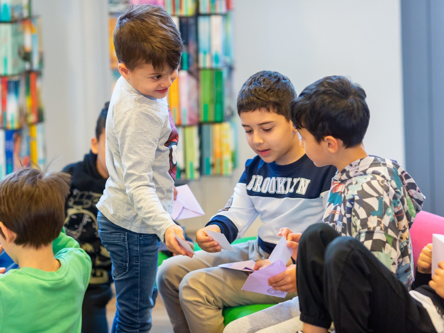 In jedem Umschlag steckte die Einladung zu einer kleinen Sprachreise (Foto: Frauke Kühn).