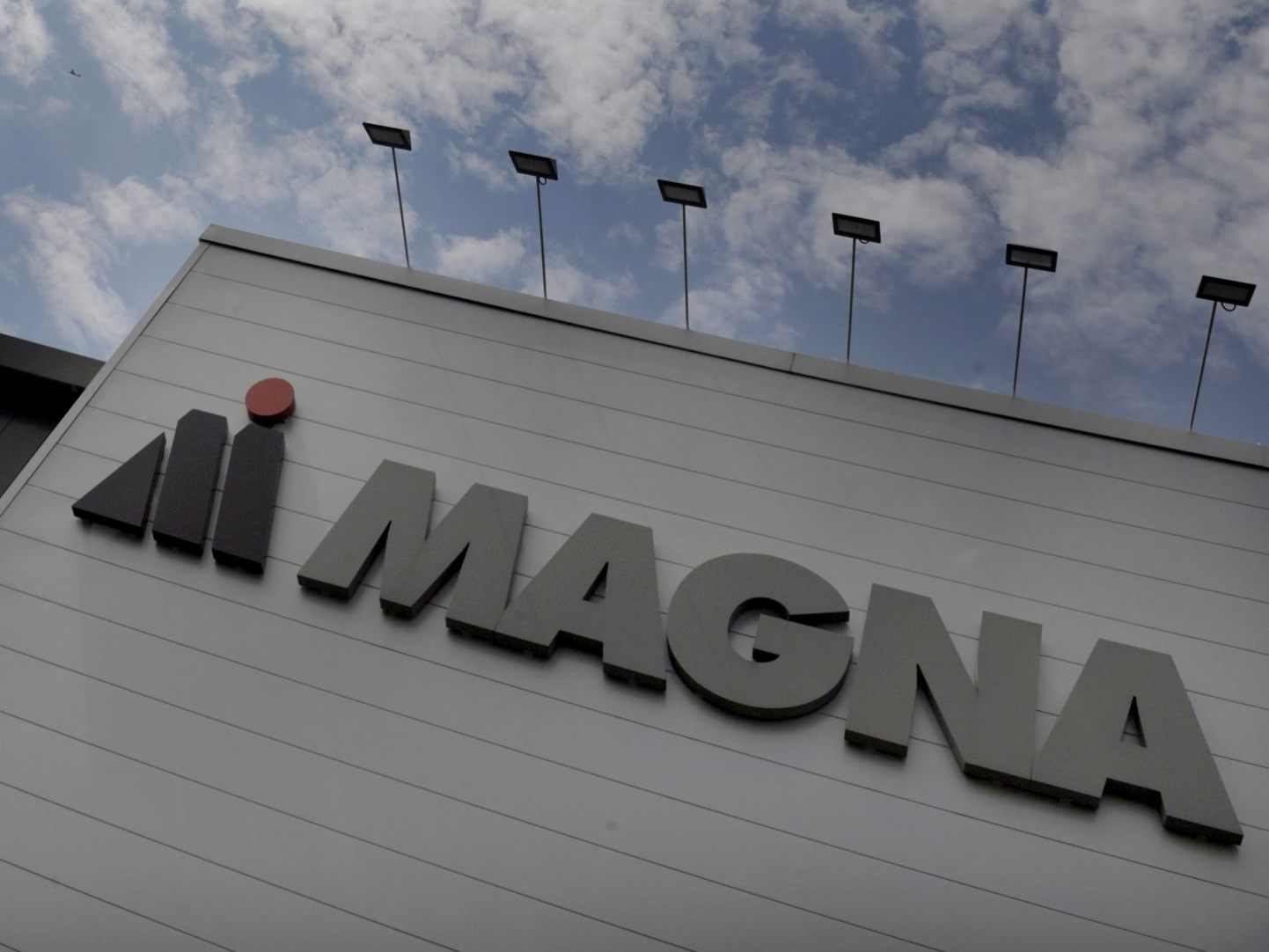 Rund 500 Stellen werden bei Magna in Graz gestrichen. Rund 500 Stellen werden bei Magna in Graz gestrichen.