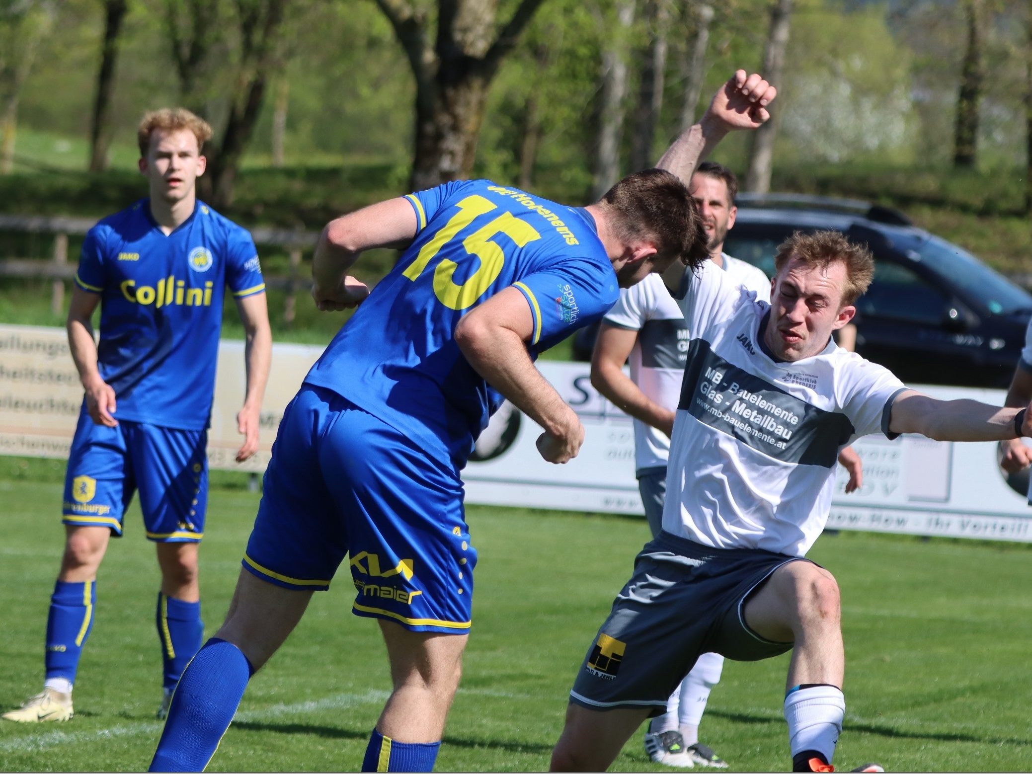Raphael Schmid Nummer 15 schoss für Hohenems 1b gegen Brederis zwei Tore, eines davon war der Siegtreffer. Raphael Schmid Nummer 15 schoss für Hohenems 1b gegen Brederis zwei Tore, eines davon war der Siegtreffer.