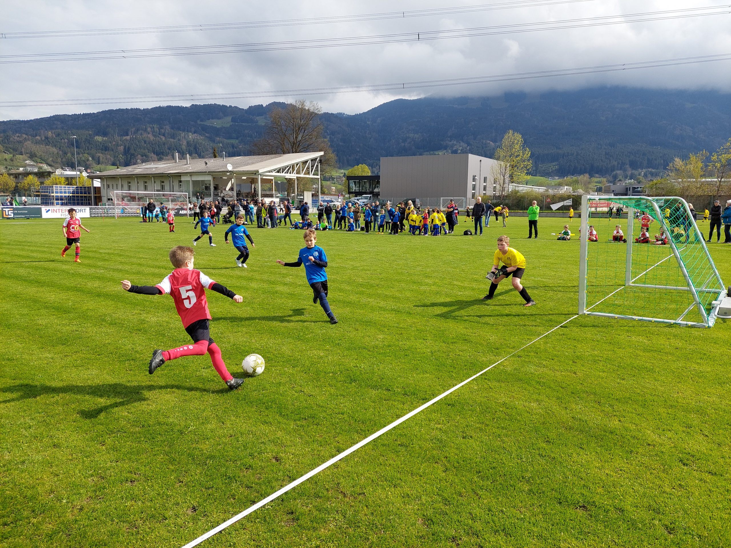 Die Nachwuchskicker aus der Region geben sich am kommenden Samstag ein Stelldichein auf der Sportanlage in Satteins Die Nachwuchskicker aus der Region geben sich am kommenden Samstag ein Stelldichein auf der Sportanlage in Satteins