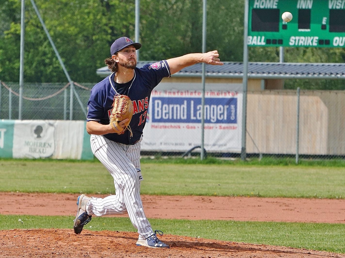 Ryan Rupp erzielte zum Auftakt zehn Strike Outs und liegt mit aktuell 709 Strike Outs an der vierten Stellen in der ewigen Bestenliste. Ryan Rupp erzielte zum Auftakt zehn Strike Outs und liegt mit aktuell 709 Strike Outs an der vierten Stellen in der ewigen Bestenliste.