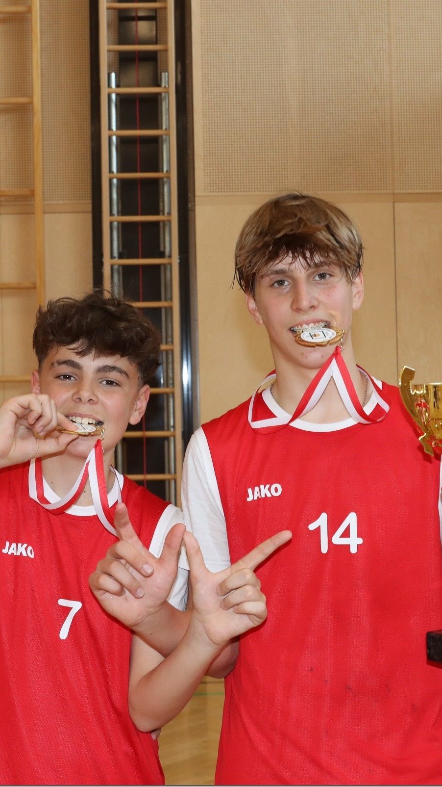 Doppel-Landesmeister im Basketball wurden die vier Schüler der SMS Rankweil West Edvard Pap, Samuel Hrach, Linus Kohler und Benjamin Walser und den Heimvorteil voll ausgenützt.