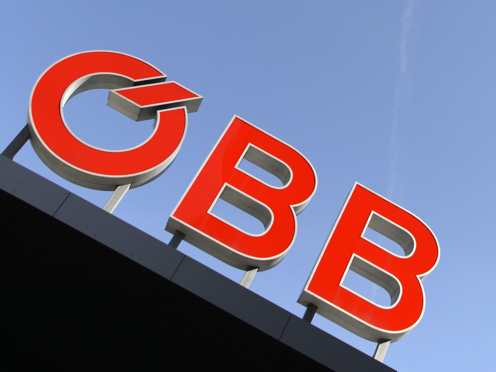 Die ÖBB haben nach einem Unfall am Semmering einen Schienenersatzverkehr eingerichtet. Die ÖBB haben nach einem Unfall am Semmering einen Schienenersatzverkehr eingerichtet.