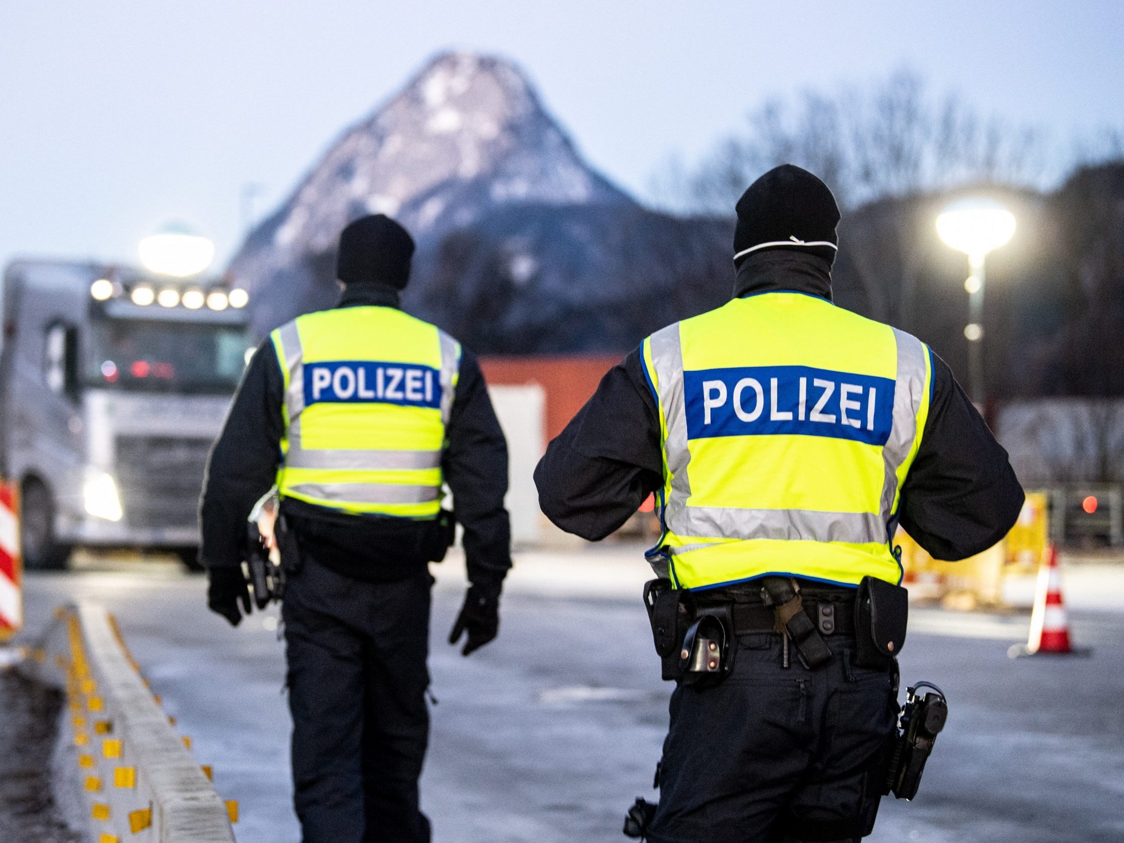 Ein 18-Jähriger schleppte sechs Syrer von Österreich nach Deutschland