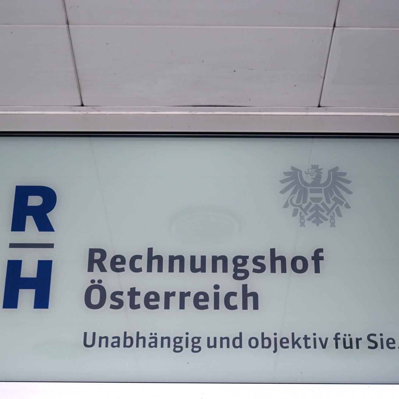 Der Rechnungshof sieht die Rot-Weiß-Rot-Karte als komplex und schwer verständlich.