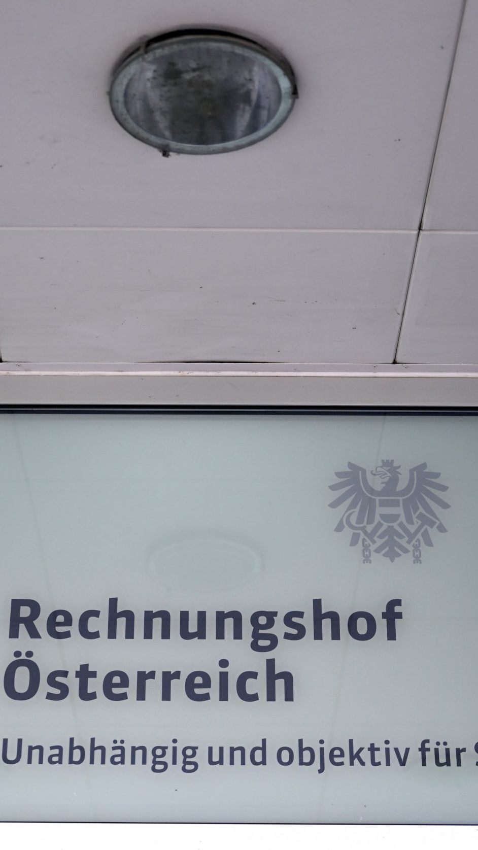 Der Rechnungshof sieht die Rot-Weiß-Rot-Karte als komplex und schwer verständlich.