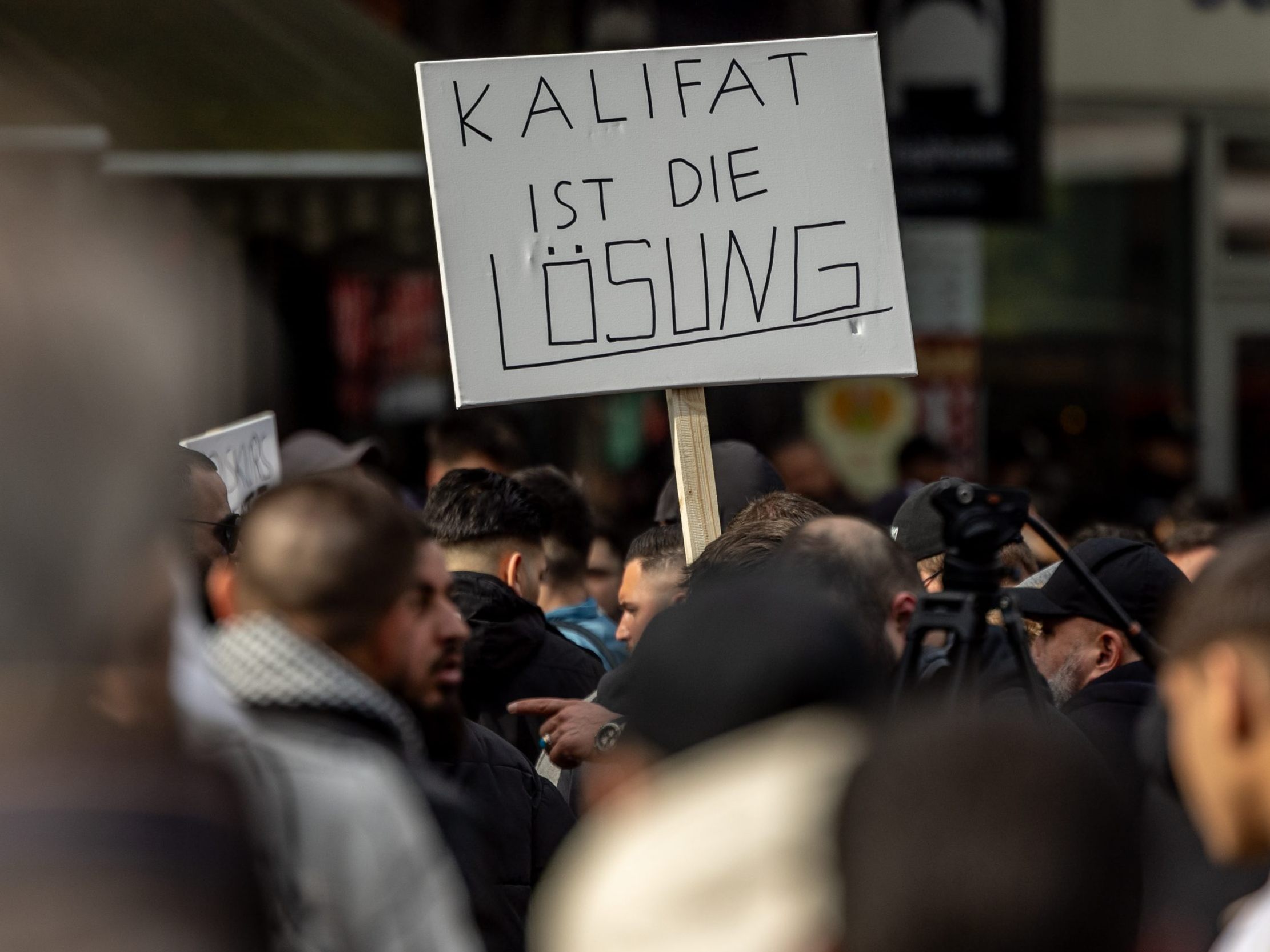 Islamisten-Demos wie in Hamburg würden in Österreich untersagt.