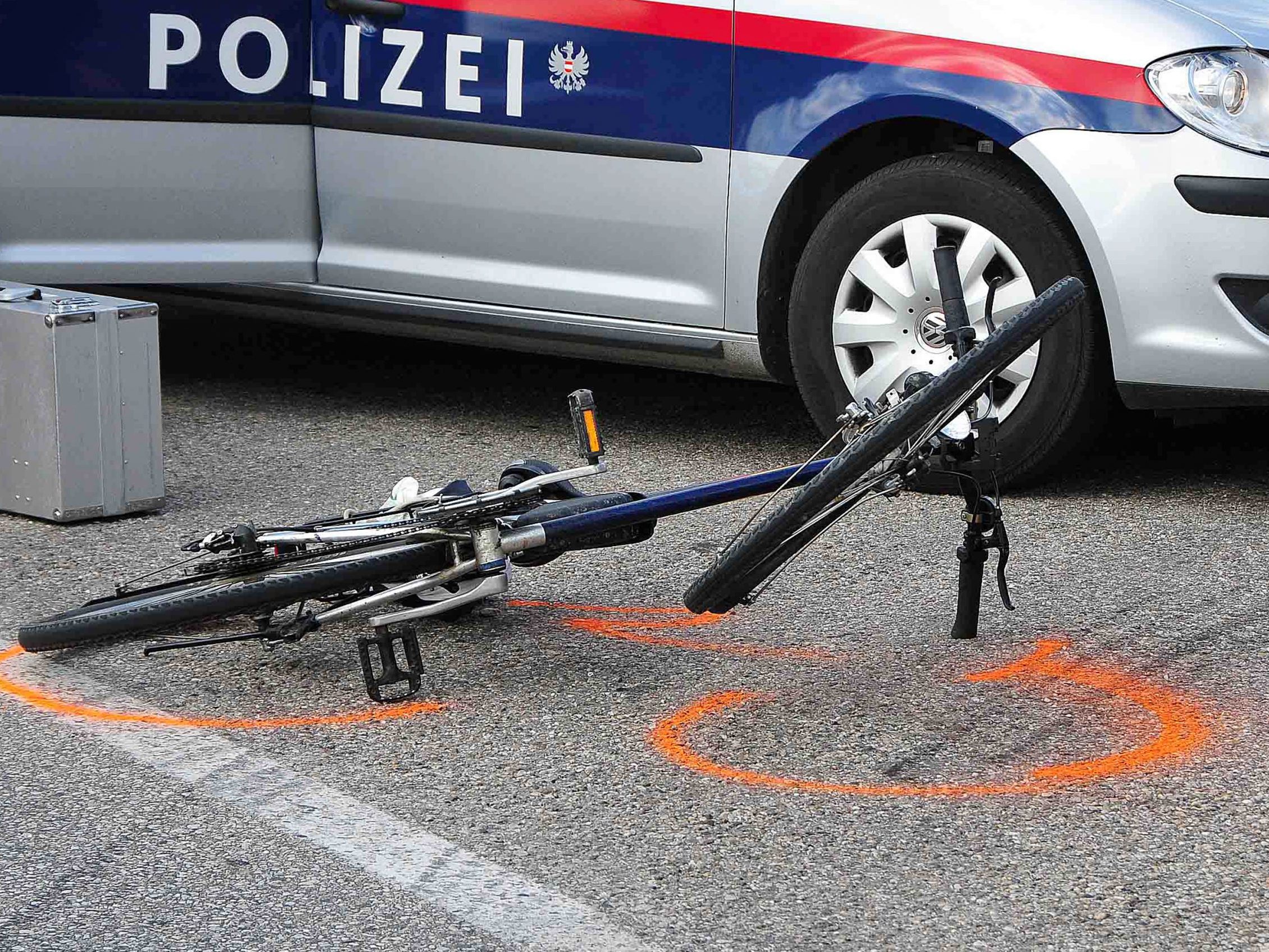 In Wien-Donaustadt wurde ein Radfahrer tot aufgefunden - laut Polizei handelt es sich dabei um einen "bedenklichen Todesfall".