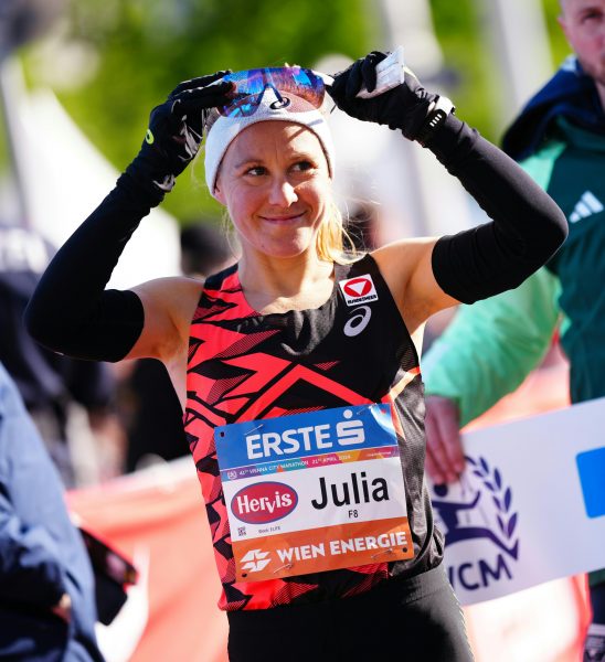 ABD0026_20240421 – WIEN – STERREICH: Julia Mayer (AUT) am Start am Sonntag, 21. April 2024, anl. des 41. Vienna City Marathons (VCM) in Wien. – FOTO: APA/EVA MANHART