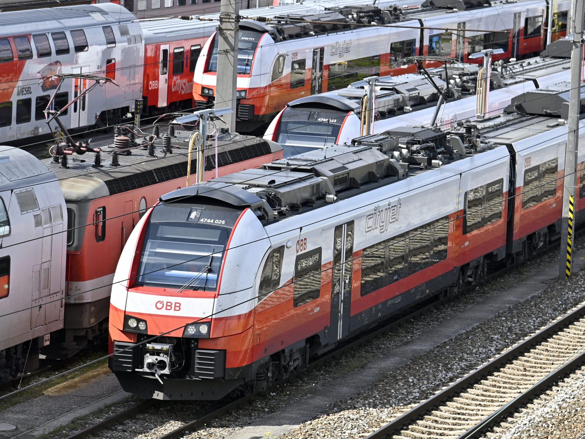 Nach Rückkehr zum Normalfahrplan kämpfen die ÖBB weiter mit Ausfällen und Verspätungen. Nach Rückkehr zum Normalfahrplan kämpfen die ÖBB weiter mit Ausfällen und Verspätungen.
