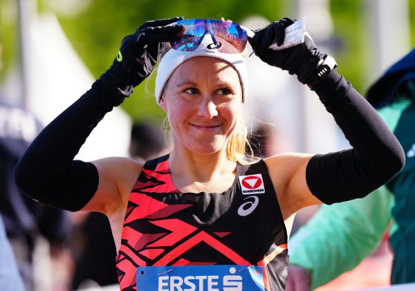 ABD0030_20240421 – WIEN – STERREICH: Julia Mayer (AUT) am Start am Sonntag, 21. April 2024, anl. des 41. Vienna City Marathons (VCM) in Wien. – FOTO: APA/EVA MANHART