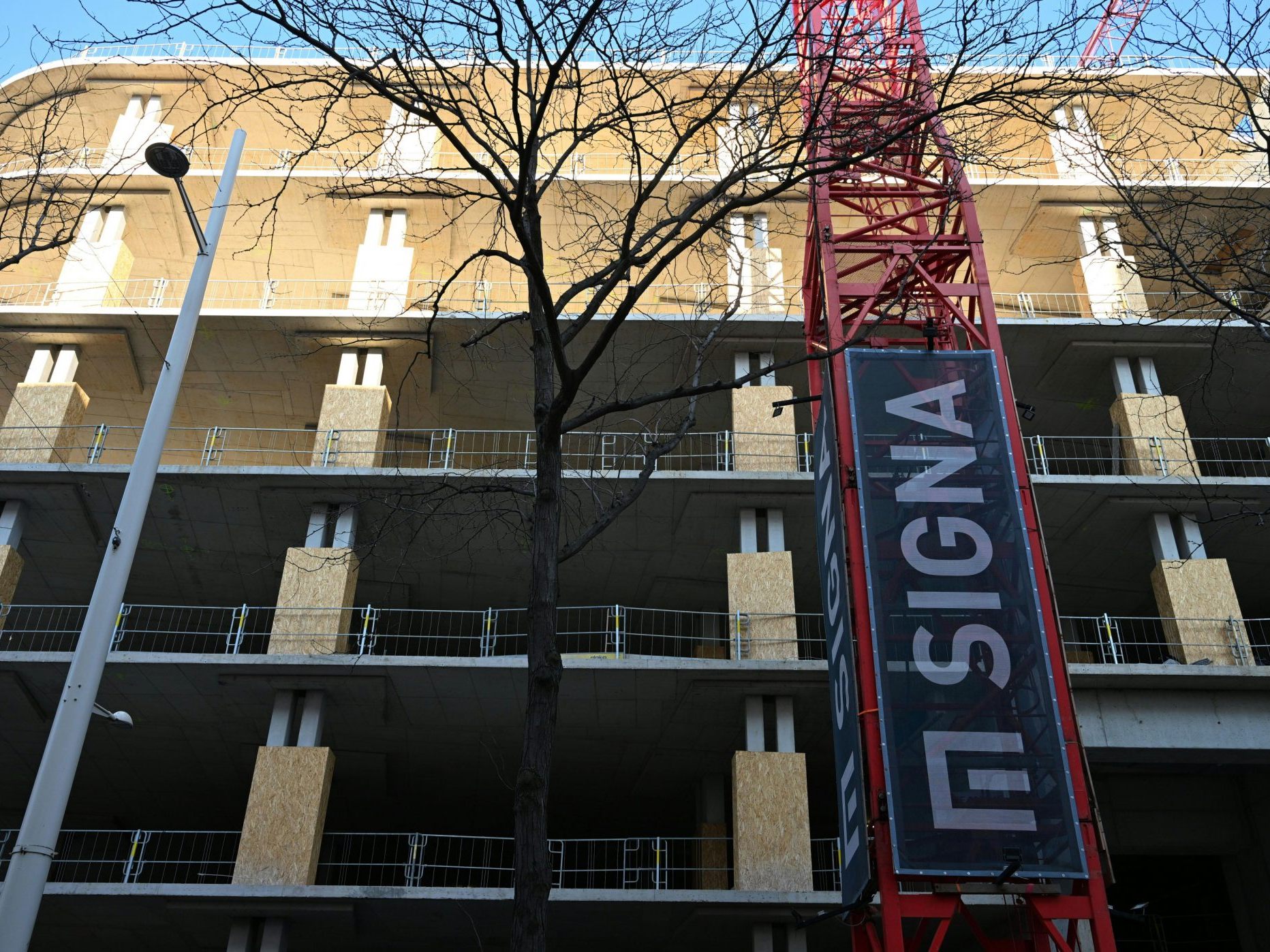 Aktionäre befassen sich mit Signa-Sanierungsplänen Aktionäre befassen sich mit Signa-Sanierungsplänen