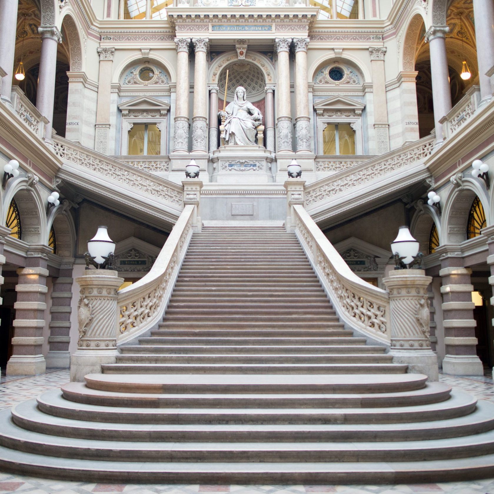 Das Oberlandesgericht Wien erklärte die "Karenzzeit"-Klausel des Versicherers für intransparent und damit unzulässig.