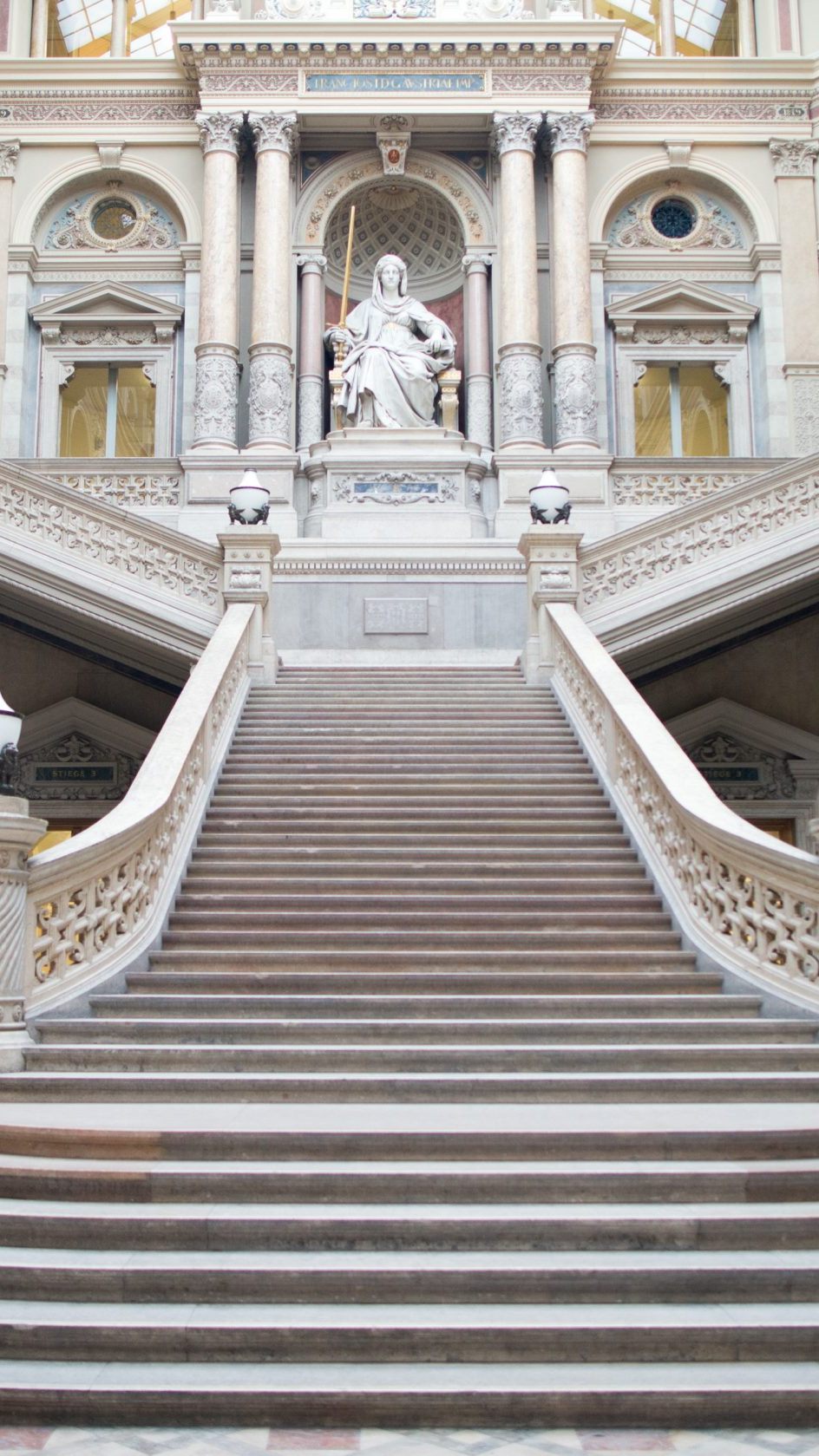 Das Oberlandesgericht Wien erklärte die "Karenzzeit"-Klausel des Versicherers für intransparent und damit unzulässig.