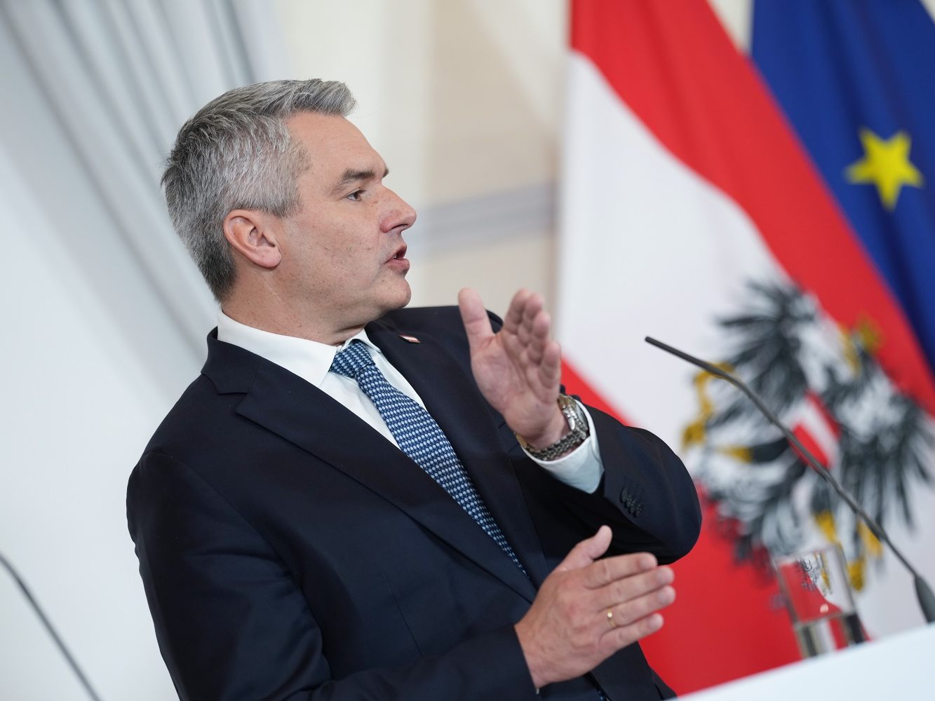Der Angriff des Iran auf Israel stelle eine "neue Dimension der Gewaltspirale" dar, so der Bundeskanzler. Der Angriff des Iran auf Israel stelle eine "neue Dimension der Gewaltspirale" dar, so der Bundeskanzler.