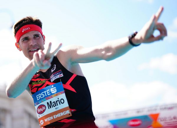 ABD0052_20240421 – WIEN – STERREICH: Mario Bauernfeind (AUT) am Sonntag, 21. April 2024, anl. des 41. Vienna City Marathons (VCM) in Wien. – FOTO: APA/EVA MANHART