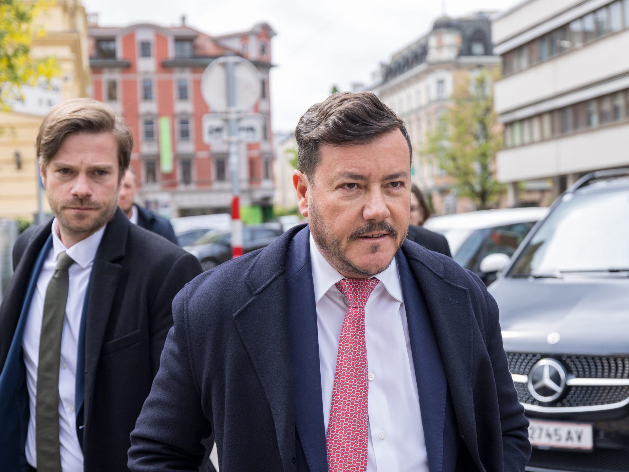 Rene Benko hat eine Beugestrafe bekommen. Rene Benko hat eine Beugestrafe bekommen.