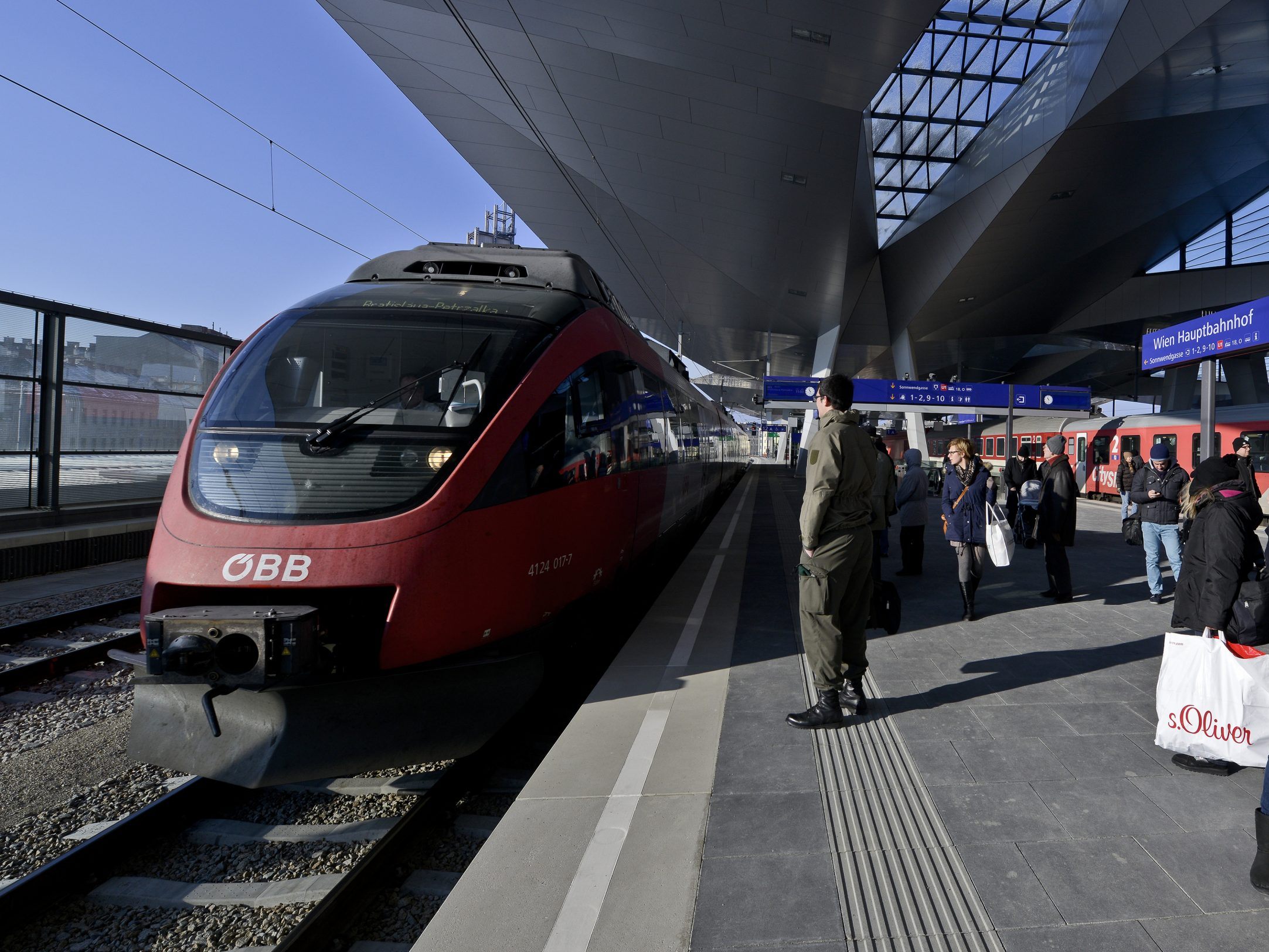 Bahnfahren ist in Österreich beliebt.