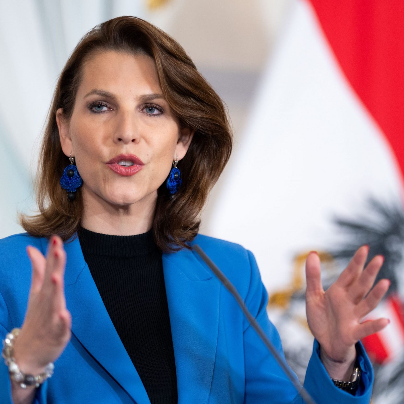 Edtstadler fordert keine längere Regelarbeitszeit.