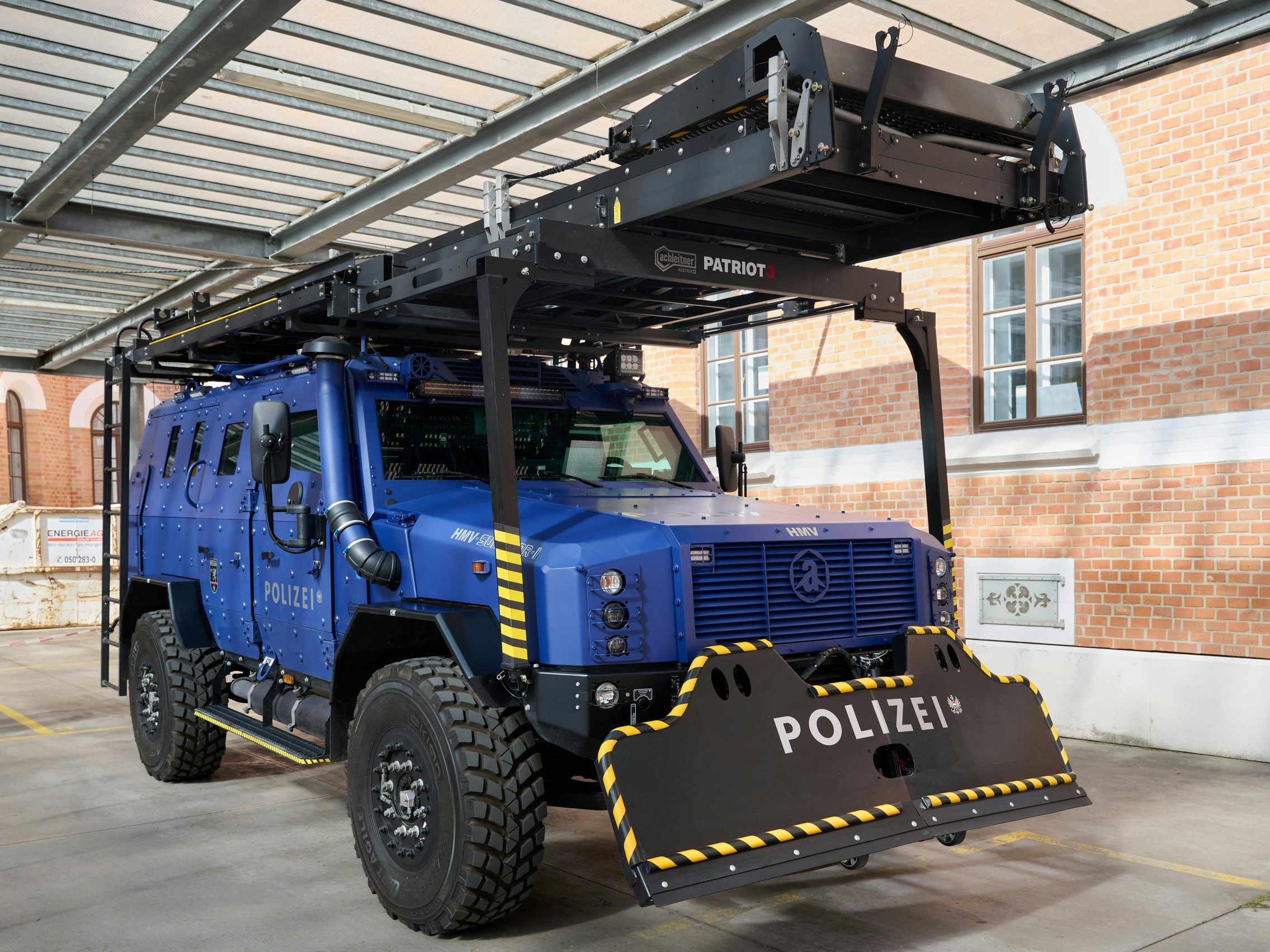 Spezialfahrzeug "Survivor" für WEGA.