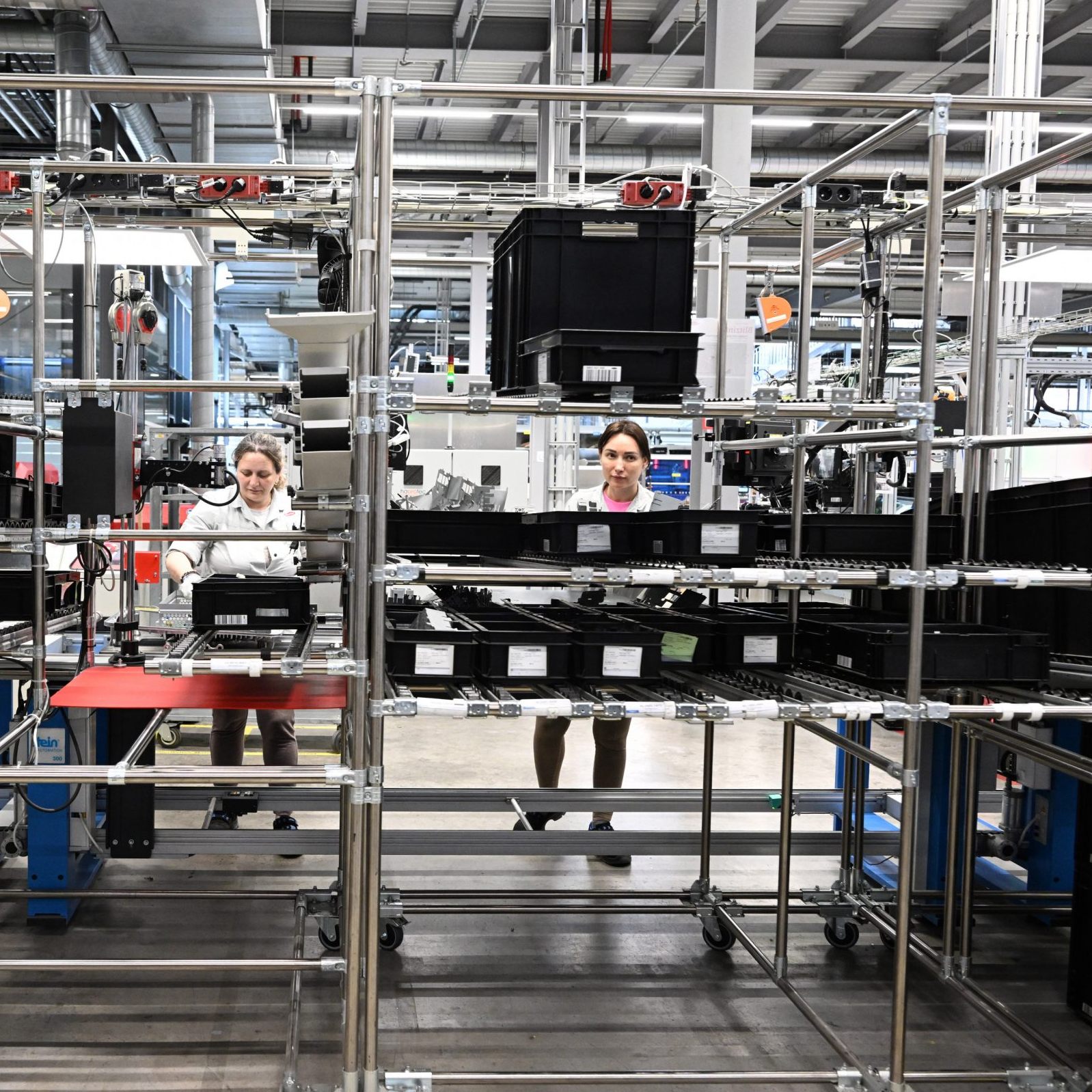 In der Elektroindustrie steigen KV-Löhne und -Gehälter um 7,5 Prozent.