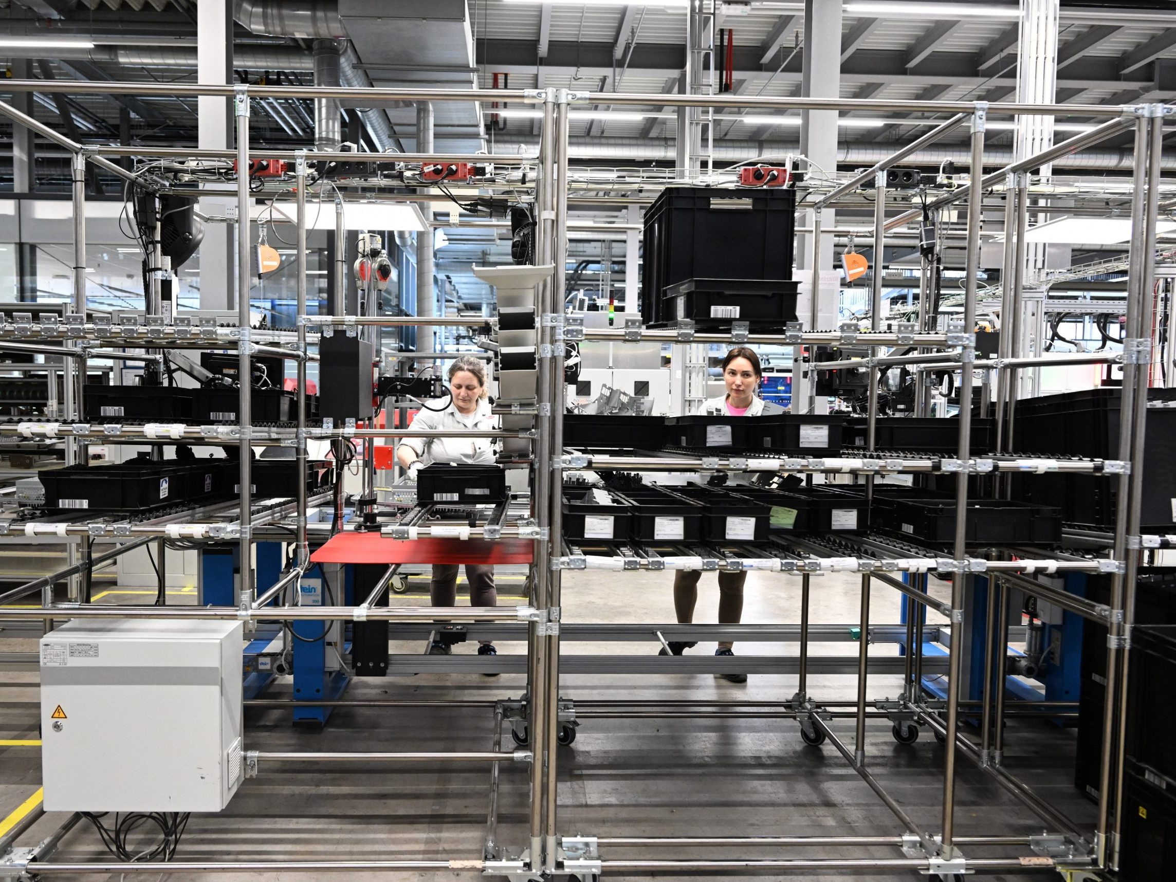 In der Elektroindustrie steigen KV-Löhne und -Gehälter um 7,5 Prozent.