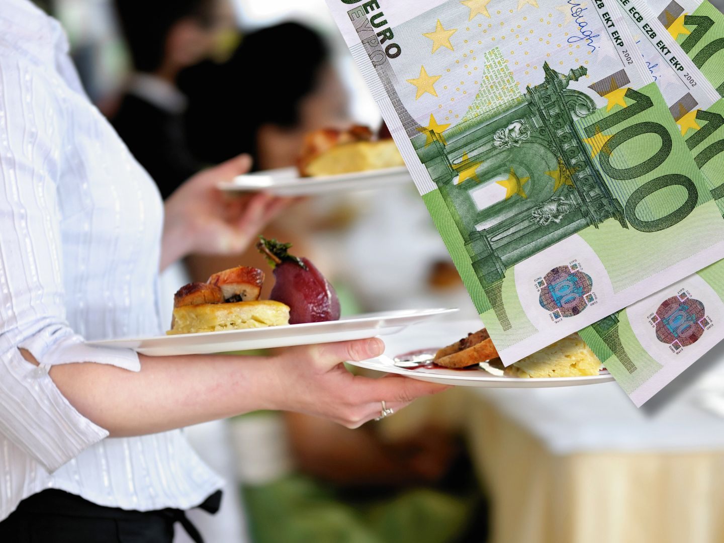 Die junge Frau arbeitete von November 2018 bis März 2021 als Kellnerin in einem Catering-Betrieb. Die junge Frau arbeitete von November 2018 bis März 2021 als Kellnerin in einem Catering-Betrieb.