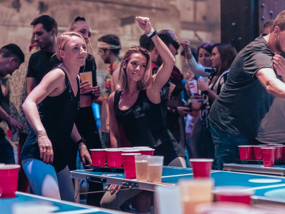 In Wien findet die weltgrößte Beer Pong Party statt.