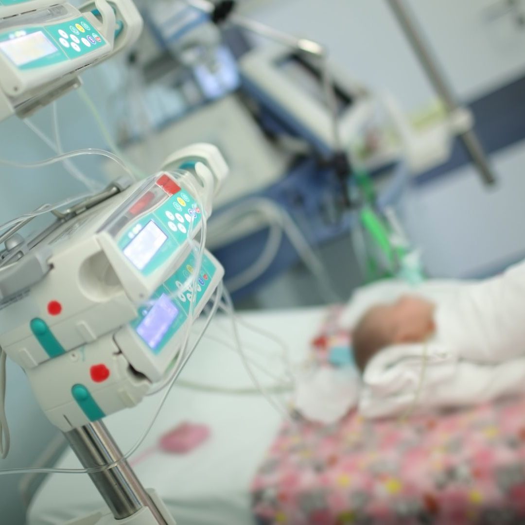 Das RSV-Virus sorgte in dieser Saison für volle Kinderintensivstationen. Ein Wiener Baby starb.