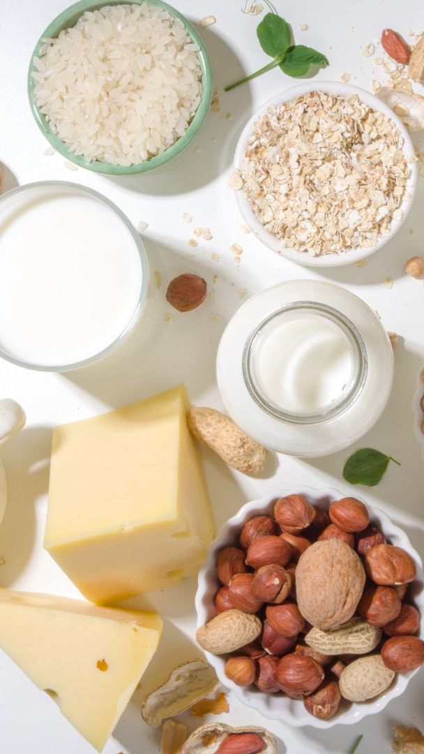 Vegane Käse-Alternativen sind meist hochverarbeitet und haben es daher schwer im Nutri-Score gut abzuschneiden.