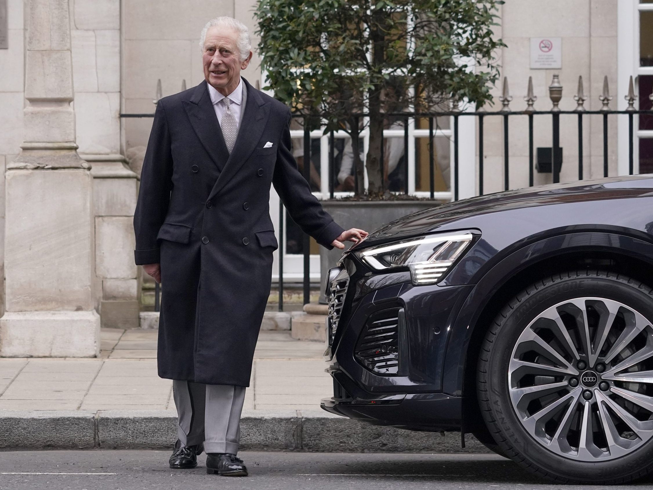 Seit der Krebsdiagnose, der erste Auftritt von König Charles III.