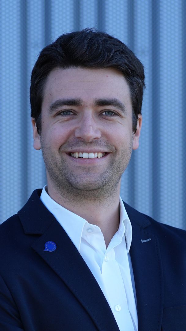 Christoph Gruber kandidiert für die NEOS bei der Europawahl 2024.