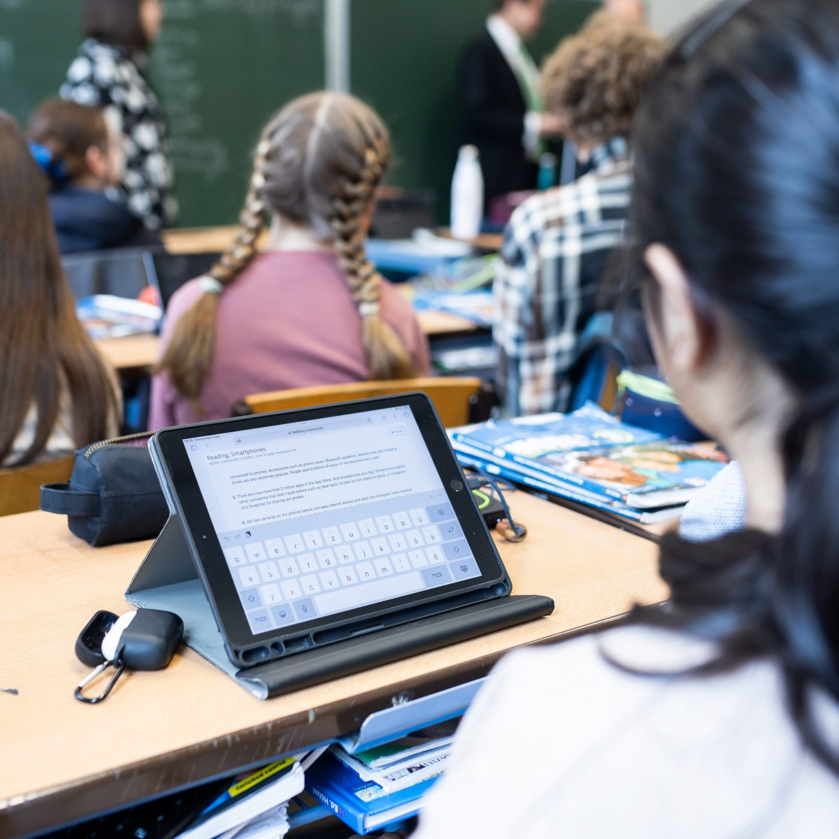 Rund 320.000 Laptops und Tablets wurden bereits an Schulen in Österreich ausgegeben.