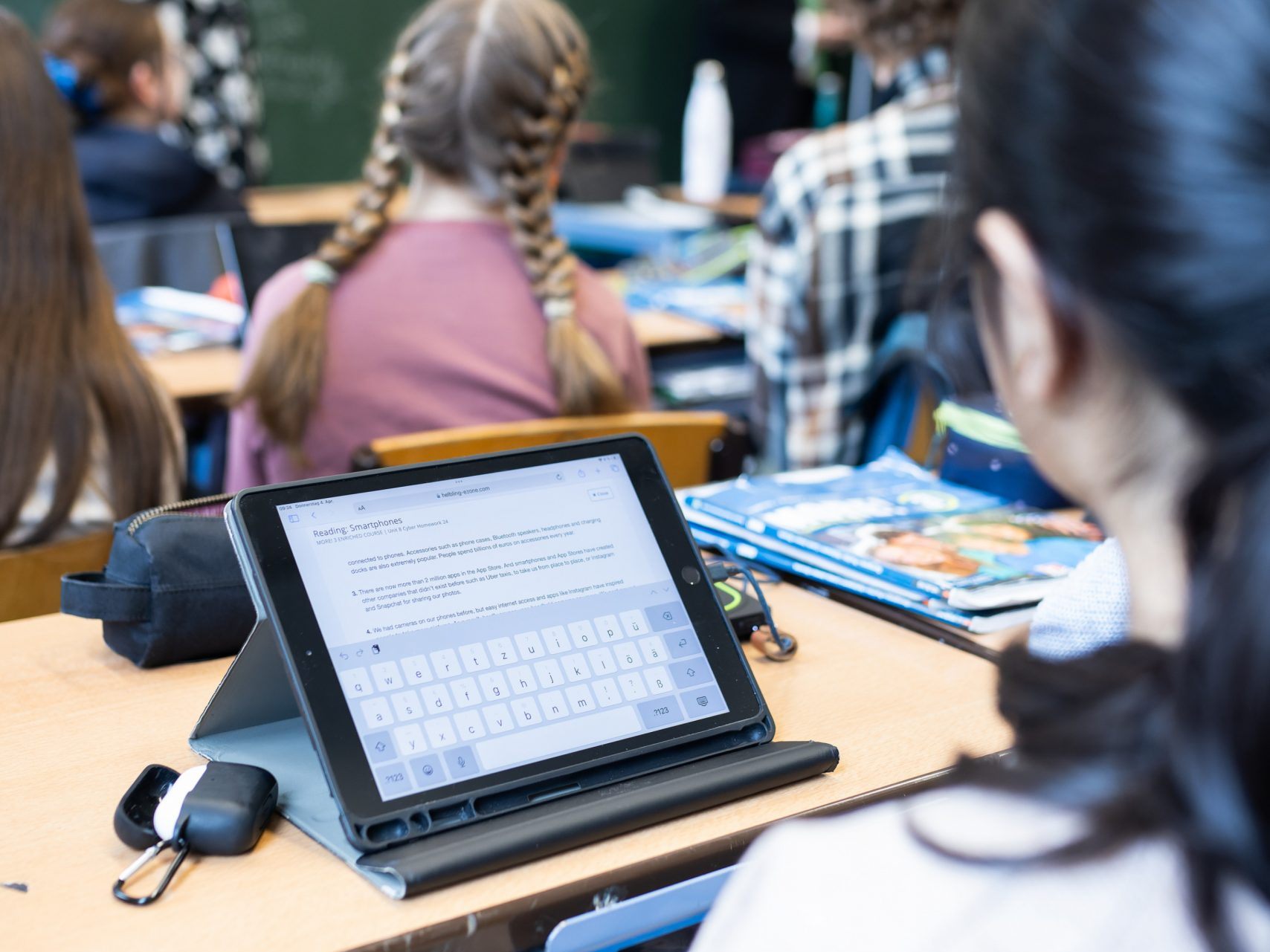 Rund 320.000 Laptops und Tablets wurden bereits an Schulen in Österreich ausgegeben.