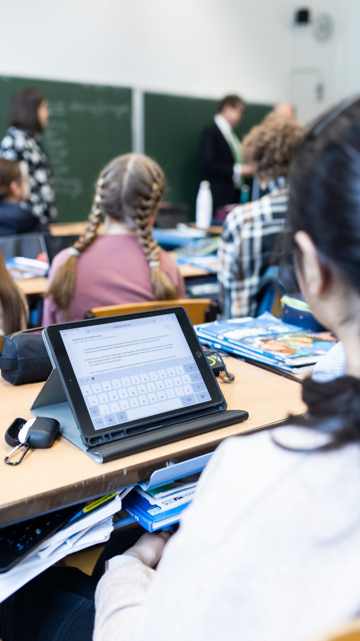 Rund 320.000 Laptops und Tablets wurden bereits an Schulen in Österreich ausgegeben.