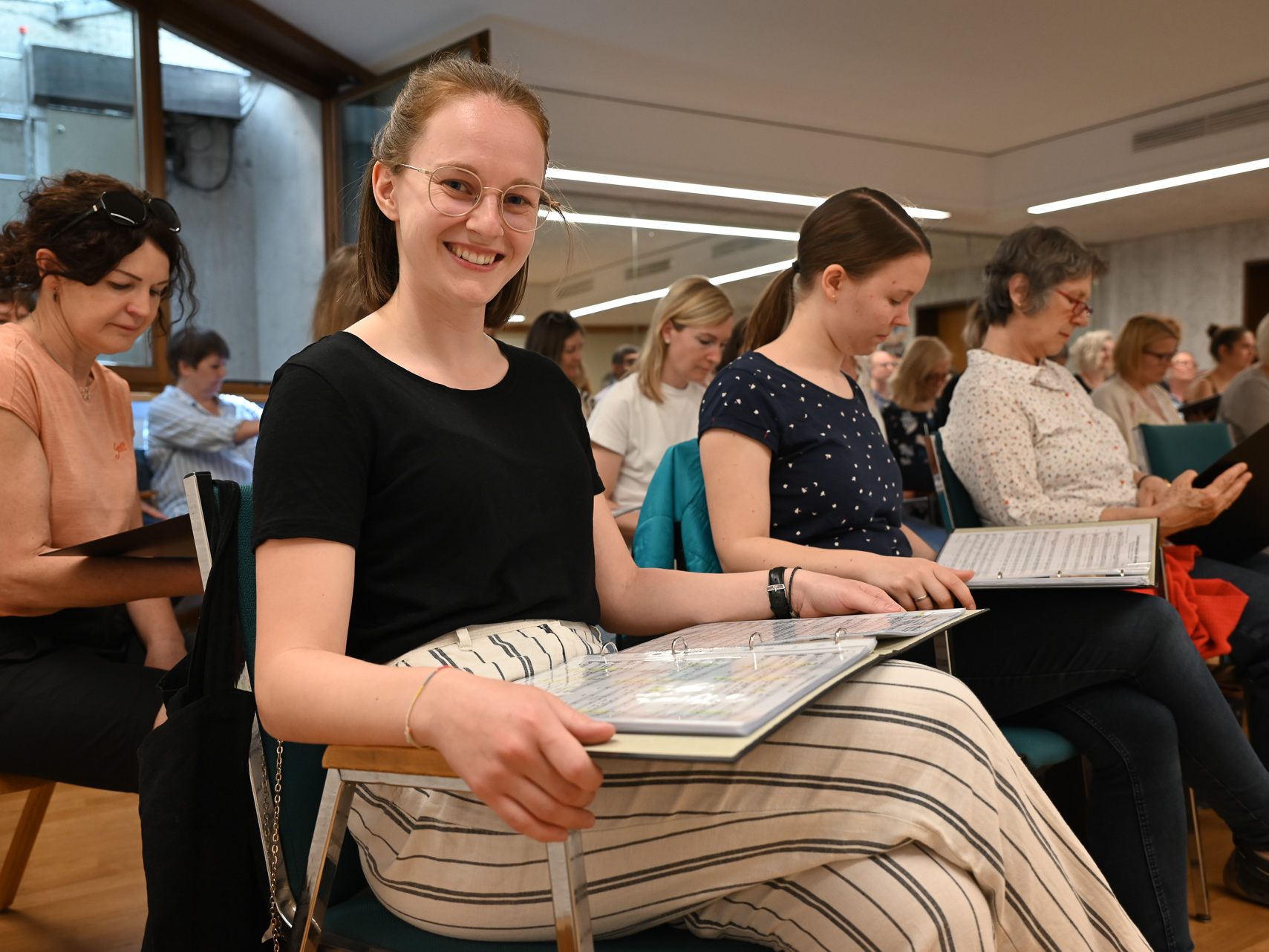 Der Chor InterMezzo wurde als Projekt ins Leben gerufen und kam bei jüngeren wie älteren leidenschaftlichen Sängerinnen und Sängern gut an. Der Chor InterMezzo wurde als Projekt ins Leben gerufen und kam bei jüngeren wie älteren leidenschaftlichen Sängerinnen und Sängern gut an.