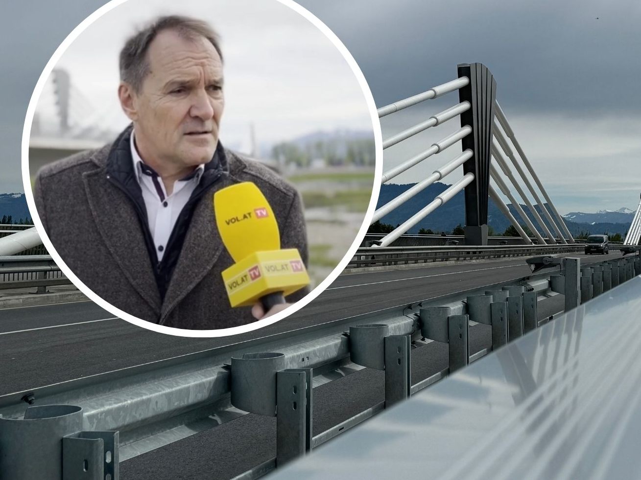 Die neue Rheinbrücke wurde eröffnet.