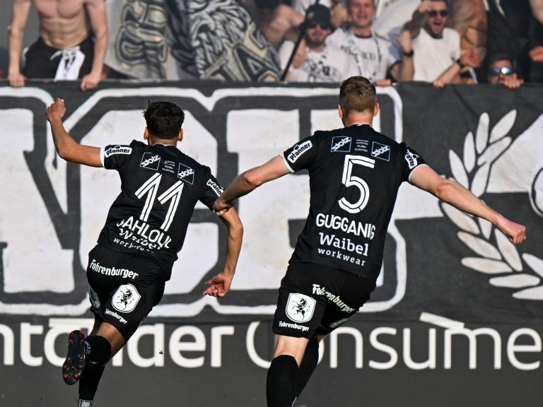 Sofian Bahloul drehte nach seinem Treffer zu seinen Fans ab.