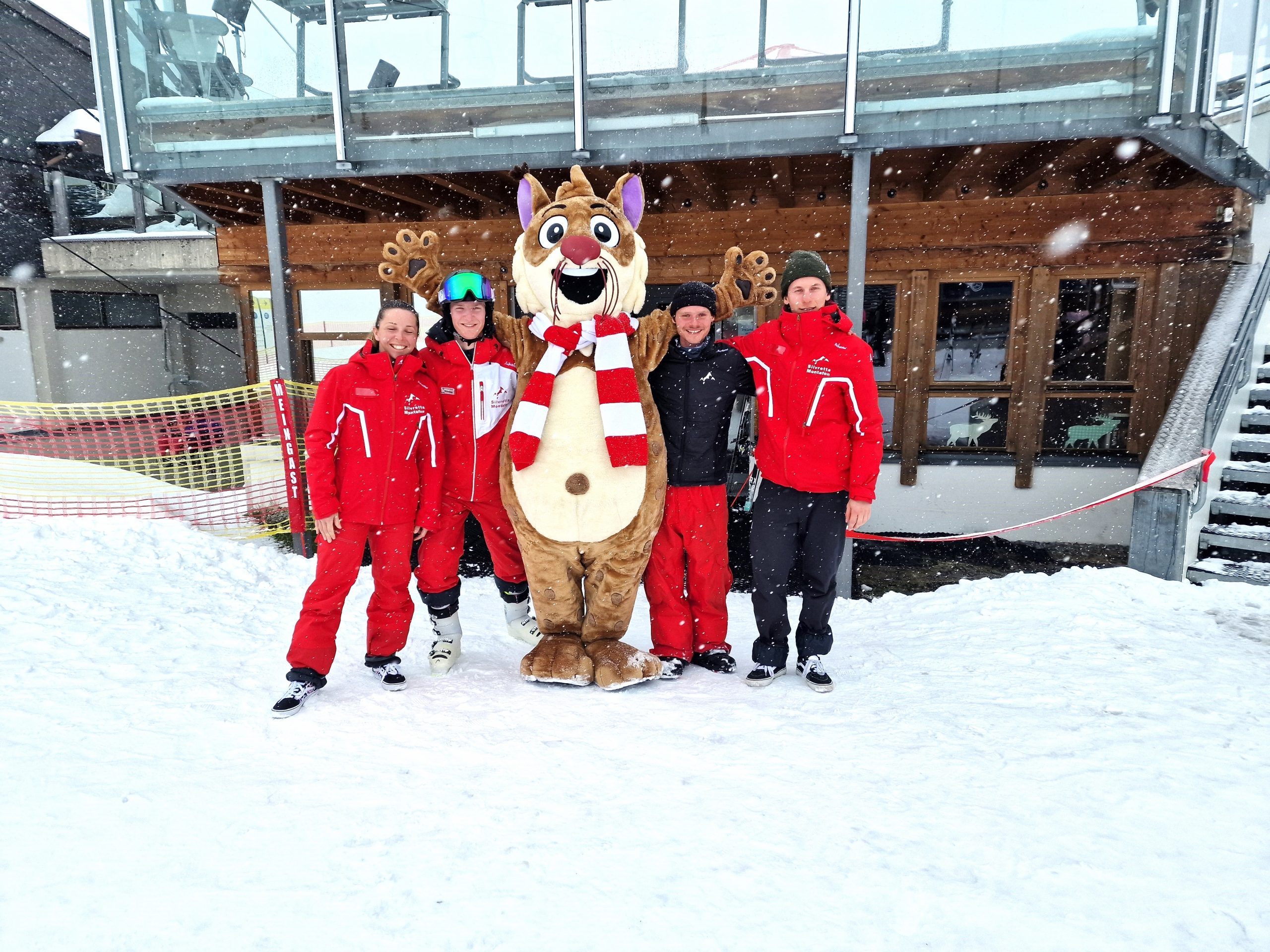 Skischulleiter-Vertreterin Sabine Wolf, Skilehrer Nikolas Vonbank, Monti Lux, Skilehrer Claudio Saletu, Skischulleiter Michael Lingg Skischulleiter-Vertreterin Sabine Wolf, Skilehrer Nikolas Vonbank, Monti Lux, Skilehrer Claudio Saletu, Skischulleiter Michael Lingg