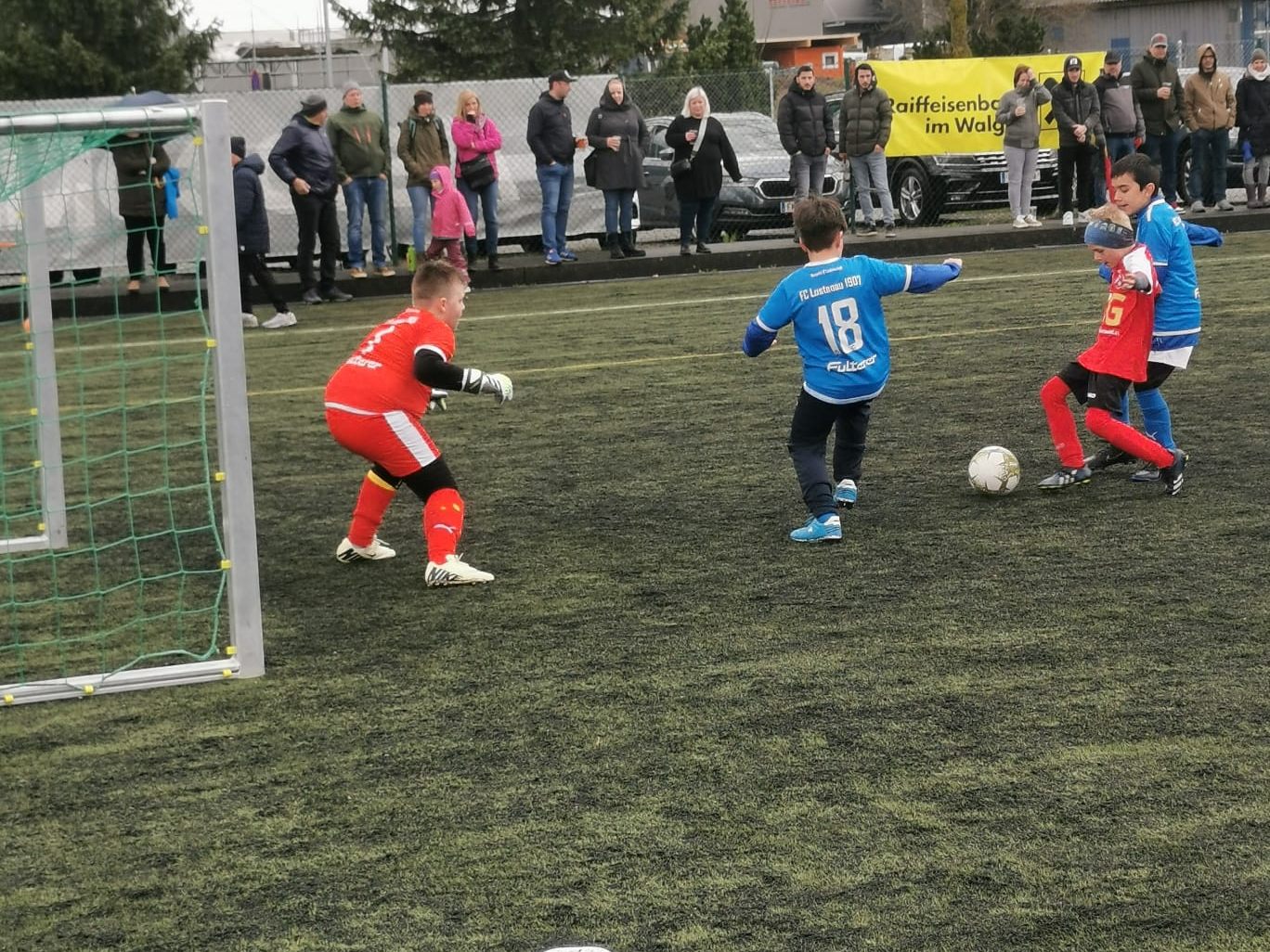 Der Sattaaser Nachwuchs und die Kampfmannschaft freuen sich auf zahlreiche Besucher und auf spannende Spiele