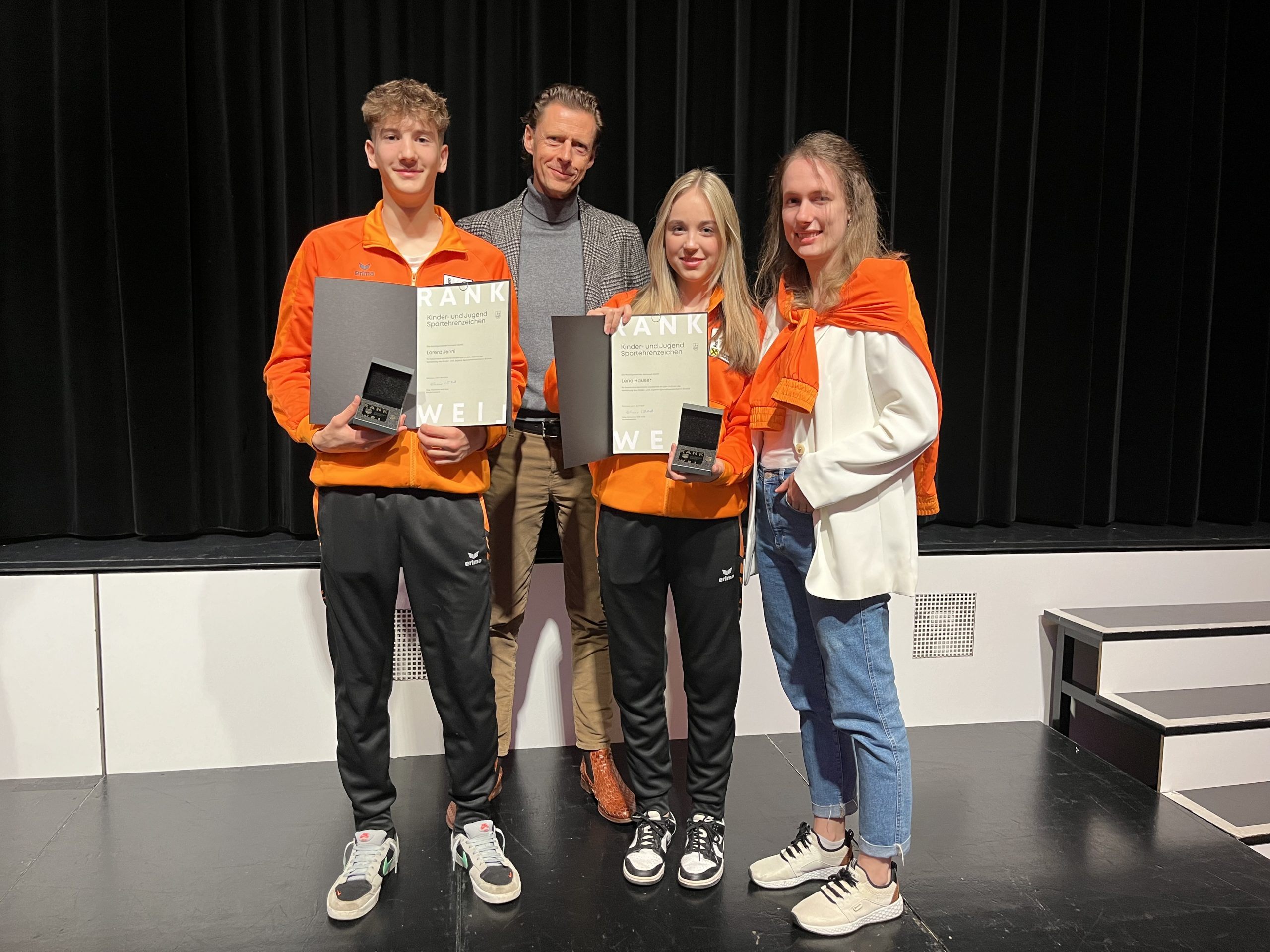 Lorenz Jenni, Ronald Pschenitschnigg, Lena Hauser und Sarah Köchle. Lorenz Jenni, Ronald Pschenitschnigg, Lena Hauser und Sarah Köchle.