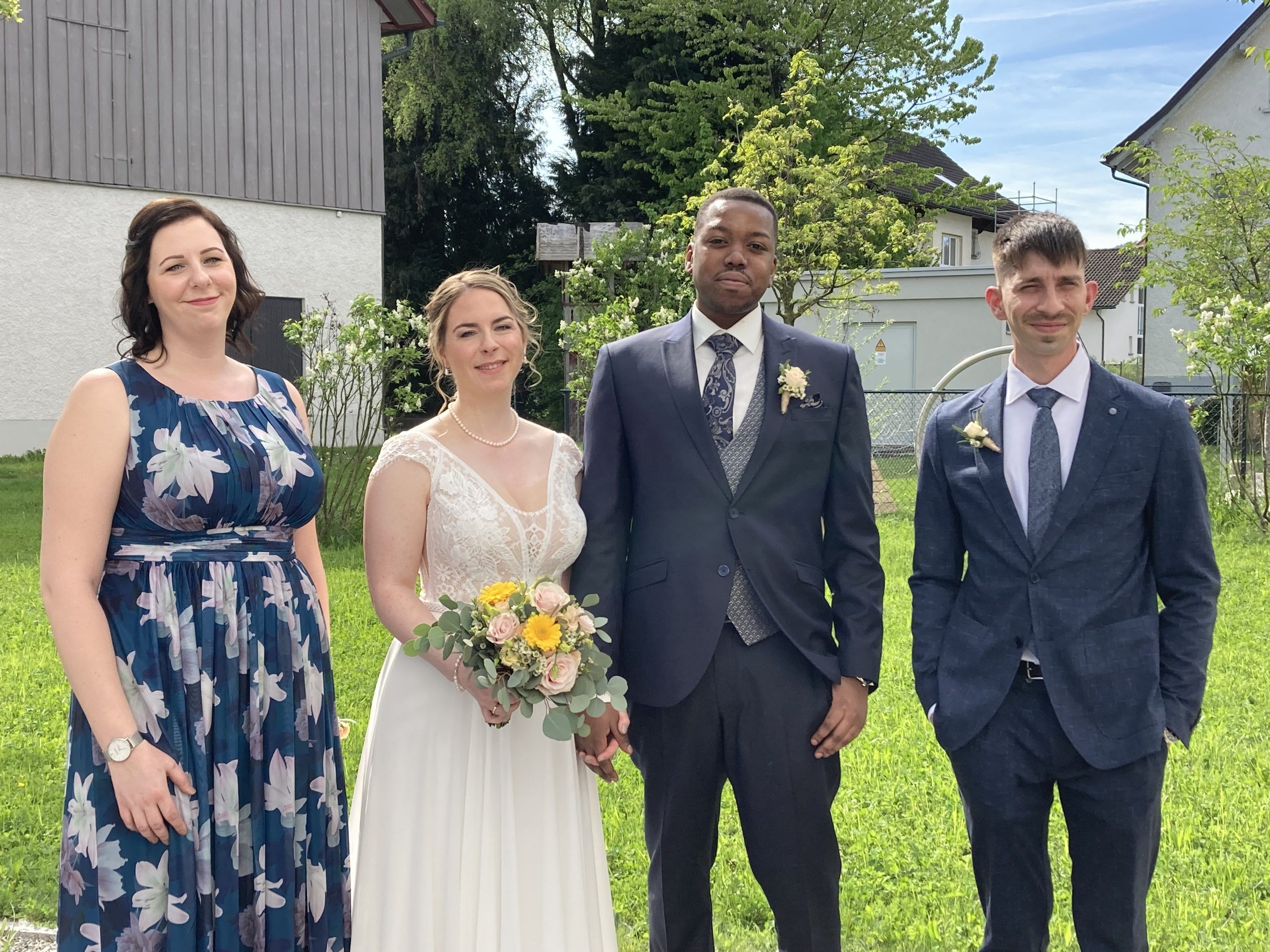 Victoria Hofer und Nongma Sam haben geheiratet. Victoria Hofer und Nongma Sam haben geheiratet.