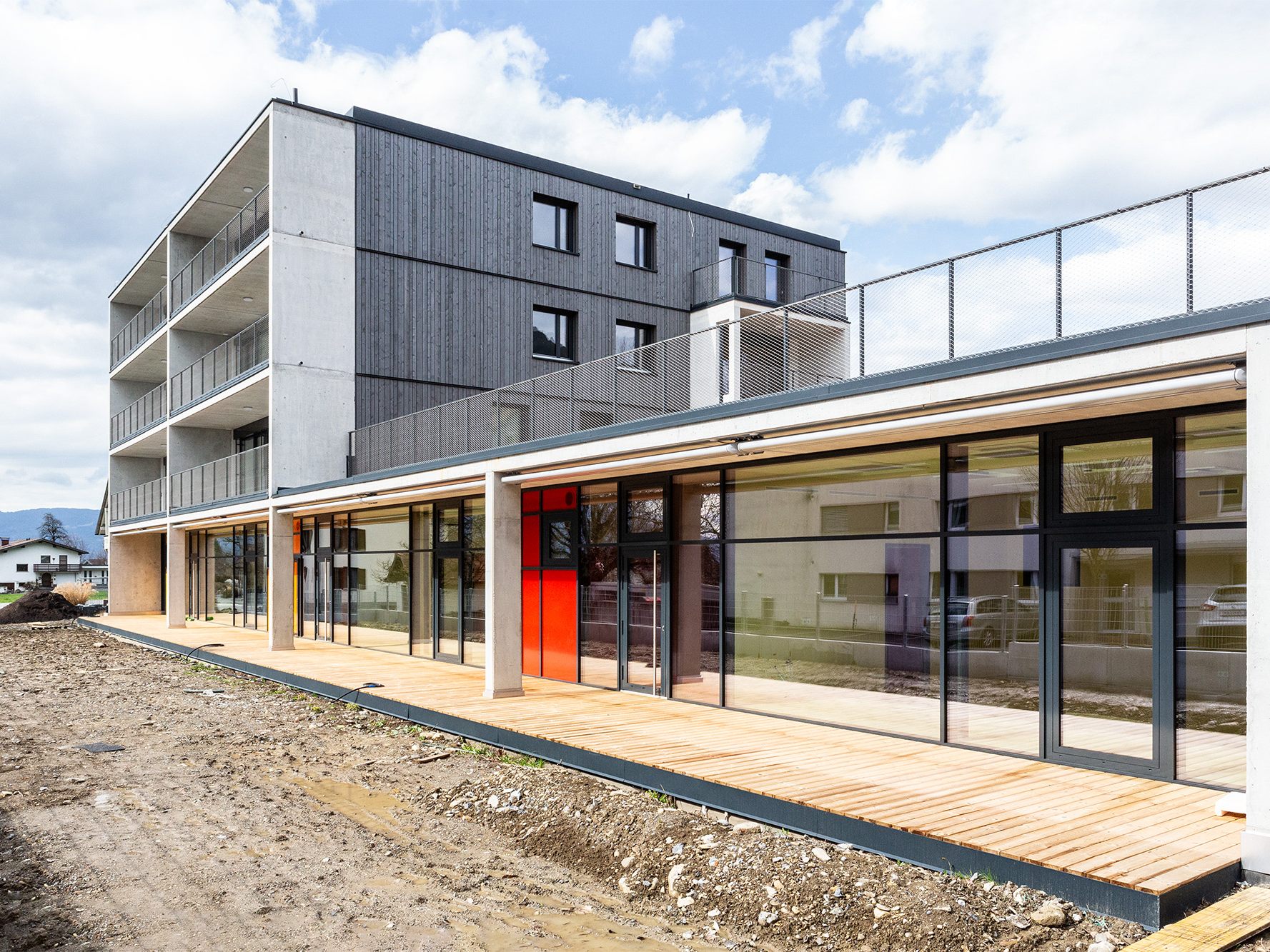 Das neue Gebäude mit Wohnungen und der Kleinkindbetreuung in der Gehrenstraße steht vor der Fertigstellung. Das neue Gebäude mit Wohnungen und der Kleinkindbetreuung in der Gehrenstraße steht vor der Fertigstellung.